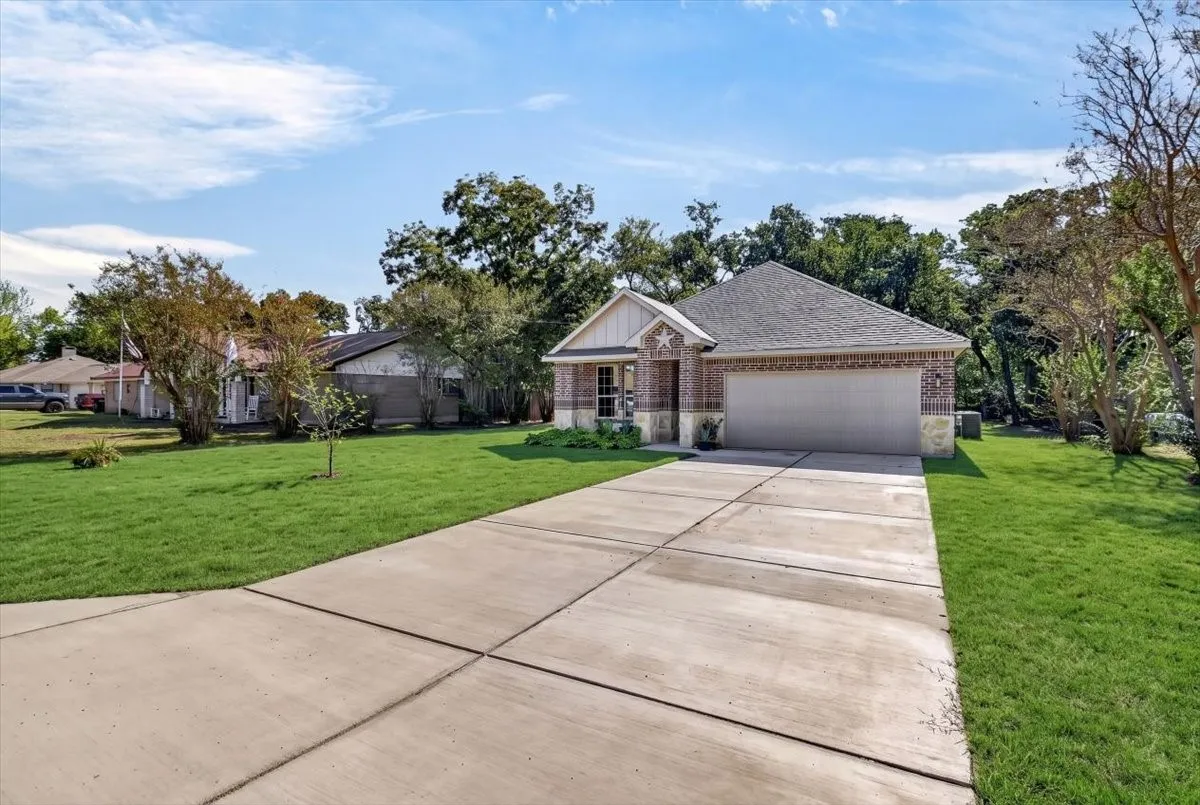 Single Family Residence For Sale in Kaufman County , 1093 Oak Ridge Drive, Oak Ridge, Texas 75160, 4 Bedroom, 2 Bathroom, 2 Garage spaces, 2,062 Sqft, built in 2026, mls#21407749, Real Estate Agent in Oak Ridge, Homes For Sale in Kaufman county, Homes For Sale in Oak Ridge, Realtor in Oak Ridge Texas, Real Estate Brokerage Independent Realty Texas, Luminita Cordes Realtor