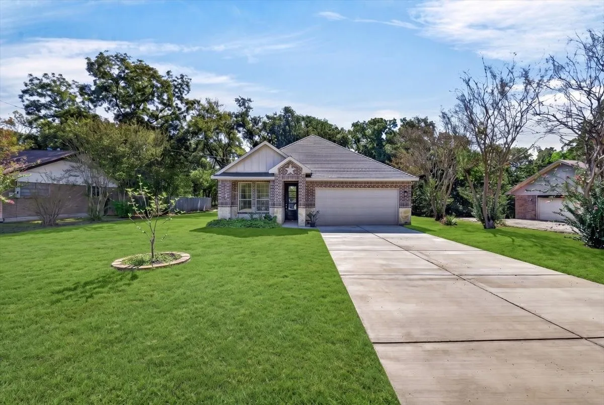 Single Family Residence For Sale in Kaufman County , 1093 Oak Ridge Drive, Oak Ridge, Texas 75160, 4 Bedroom, 2 Bathroom, 2 Garage spaces, 2,062 Sqft, built in 2026, mls#21407749, Real Estate Agent in Oak Ridge, Homes For Sale in Kaufman county, Homes For Sale in Oak Ridge, Realtor in Oak Ridge Texas, Real Estate Brokerage Independent Realty Texas, Luminita Cordes Realtor