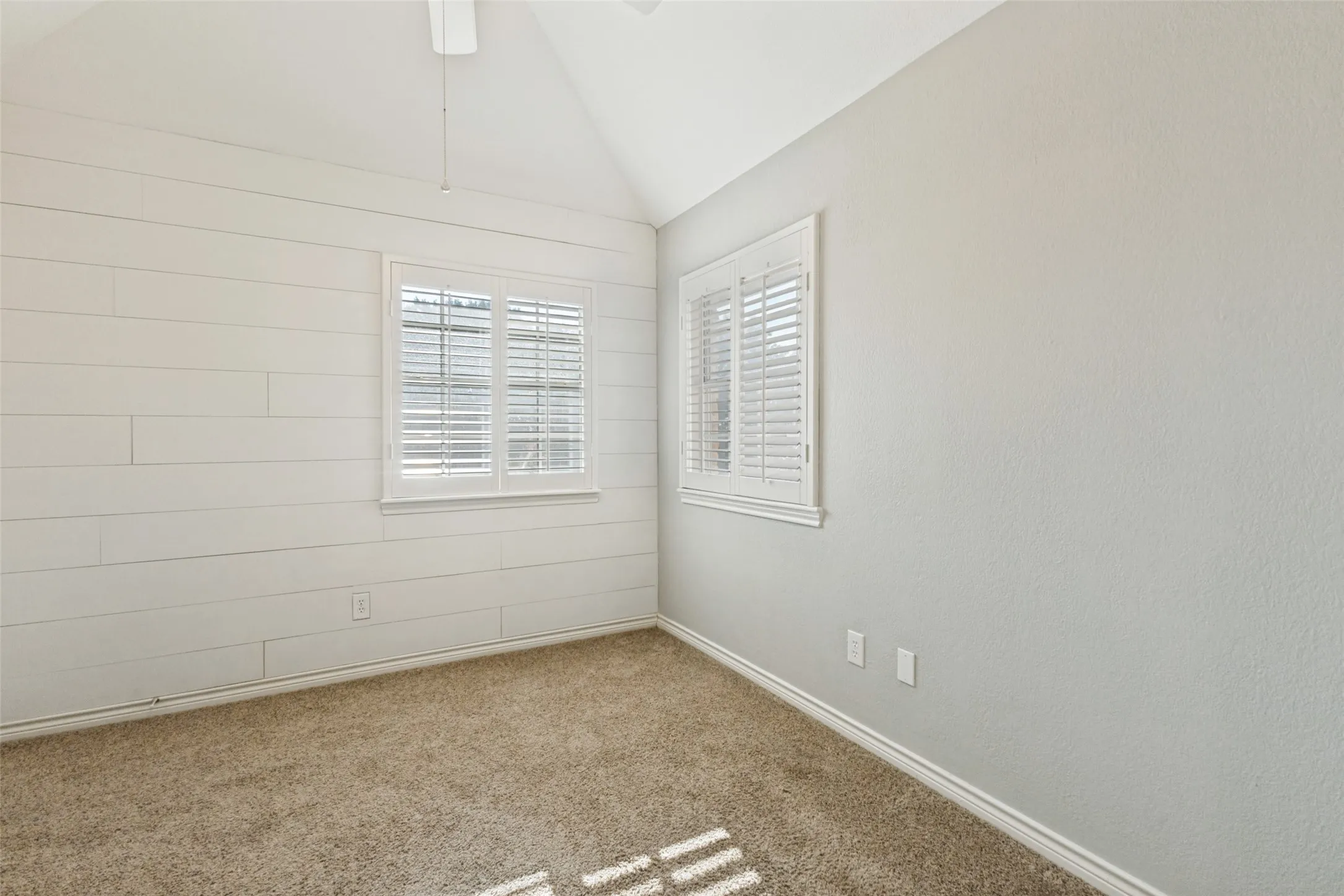 Single Family Residence For Rent in Rockwall County , 529 Chippendale Drive, Heath, Texas 75032, 5 Bedroom, 4 Bathroom, 3 Garage spaces, 3,196 Sqft, built in 1991, mls#21407750, Real Estate Agent in Heath, Homes For Rent in Rockwall county, Homes For Rent in Heath, Realtor in Heath Texas, Real Estate Brokerage Independent Realty Texas, Luminita Cordes Realtor