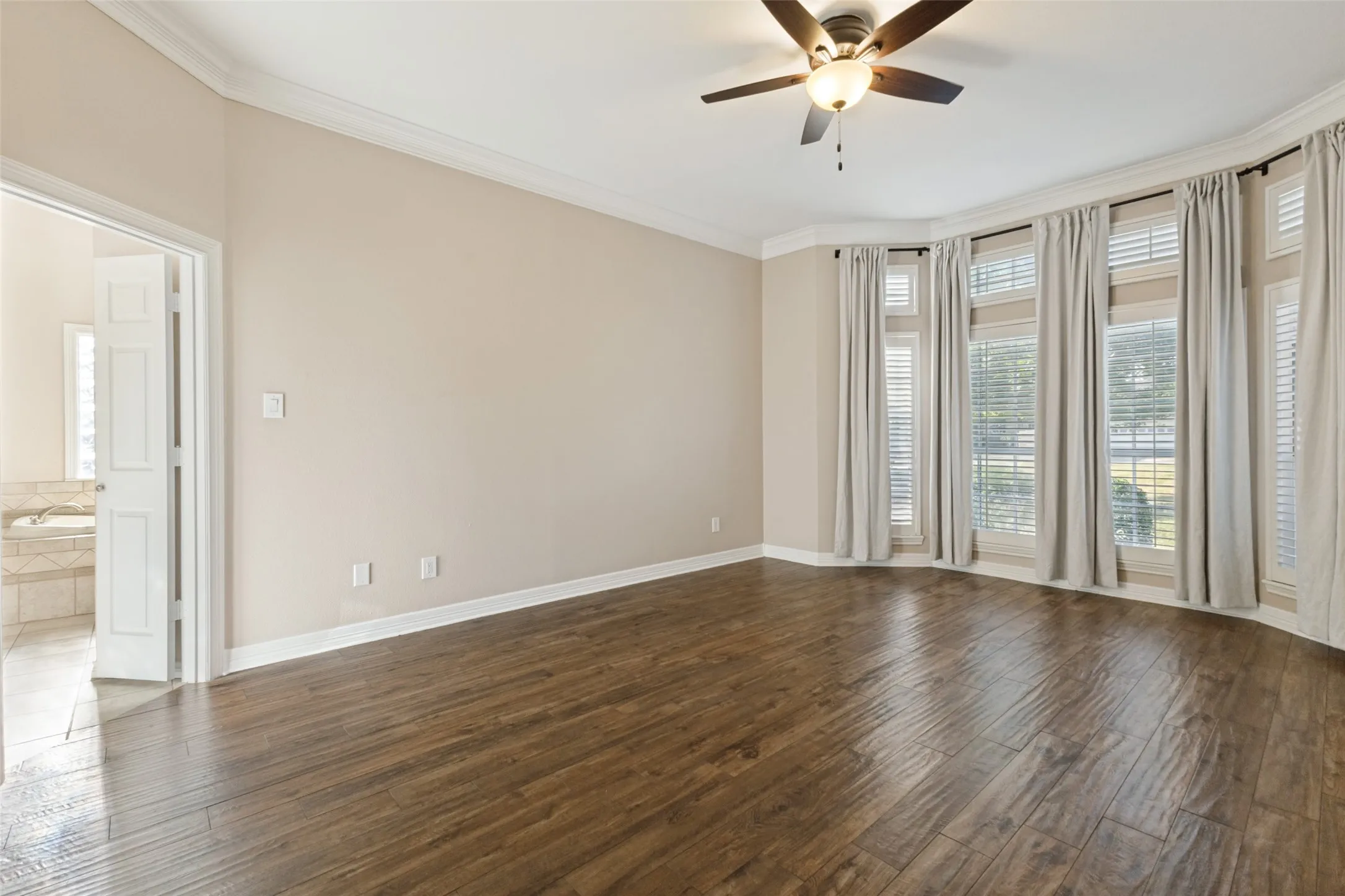 Single Family Residence For Rent in Rockwall County , 529 Chippendale Drive, Heath, Texas 75032, 5 Bedroom, 4 Bathroom, 3 Garage spaces, 3,196 Sqft, built in 1991, mls#21407750, Real Estate Agent in Heath, Homes For Rent in Rockwall county, Homes For Rent in Heath, Realtor in Heath Texas, Real Estate Brokerage Independent Realty Texas, Luminita Cordes Realtor