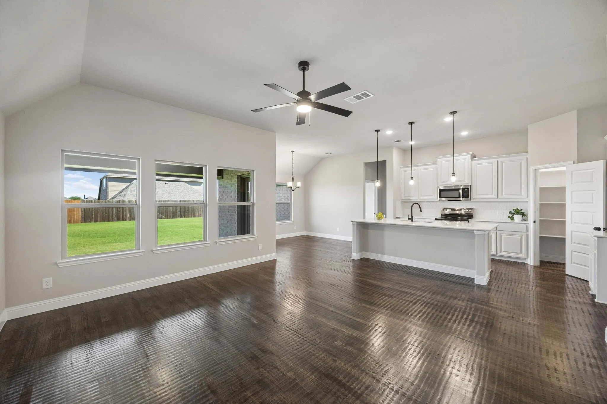 Single Family Residence For Sale in Collin County , 413 Jones Drive, Josephine, Texas 75173, 3 Bedroom, 2 Bathroom, 2 Garage spaces, 1,873 Sqft, built in 2025, mls#21407575, Real Estate Agent in Josephine, Homes For Sale in Collin county, Homes For Sale in Josephine, Realtor in Josephine Texas, Real Estate Brokerage Independent Realty Texas, Luminita Cordes Realtor