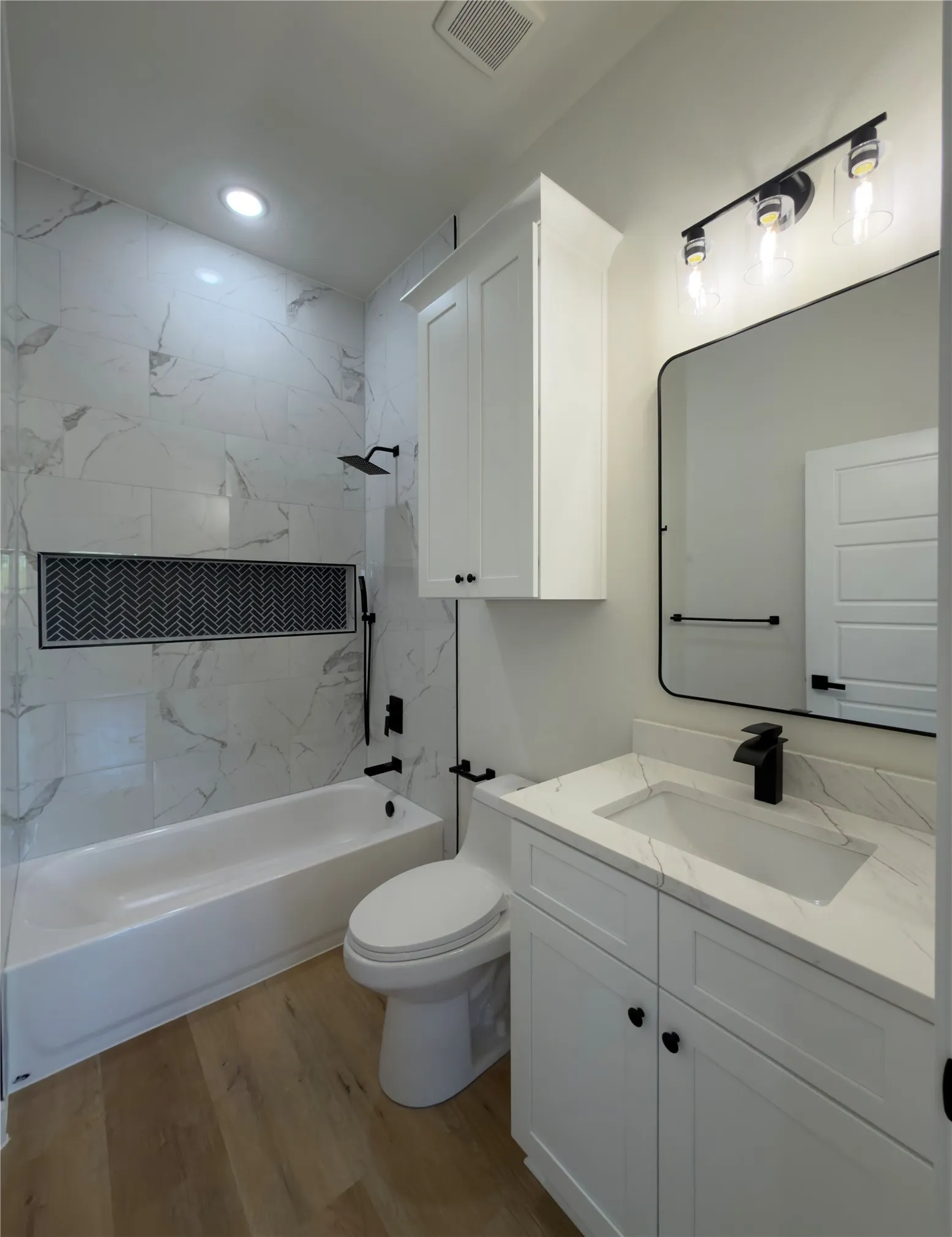 Guest bathroom.