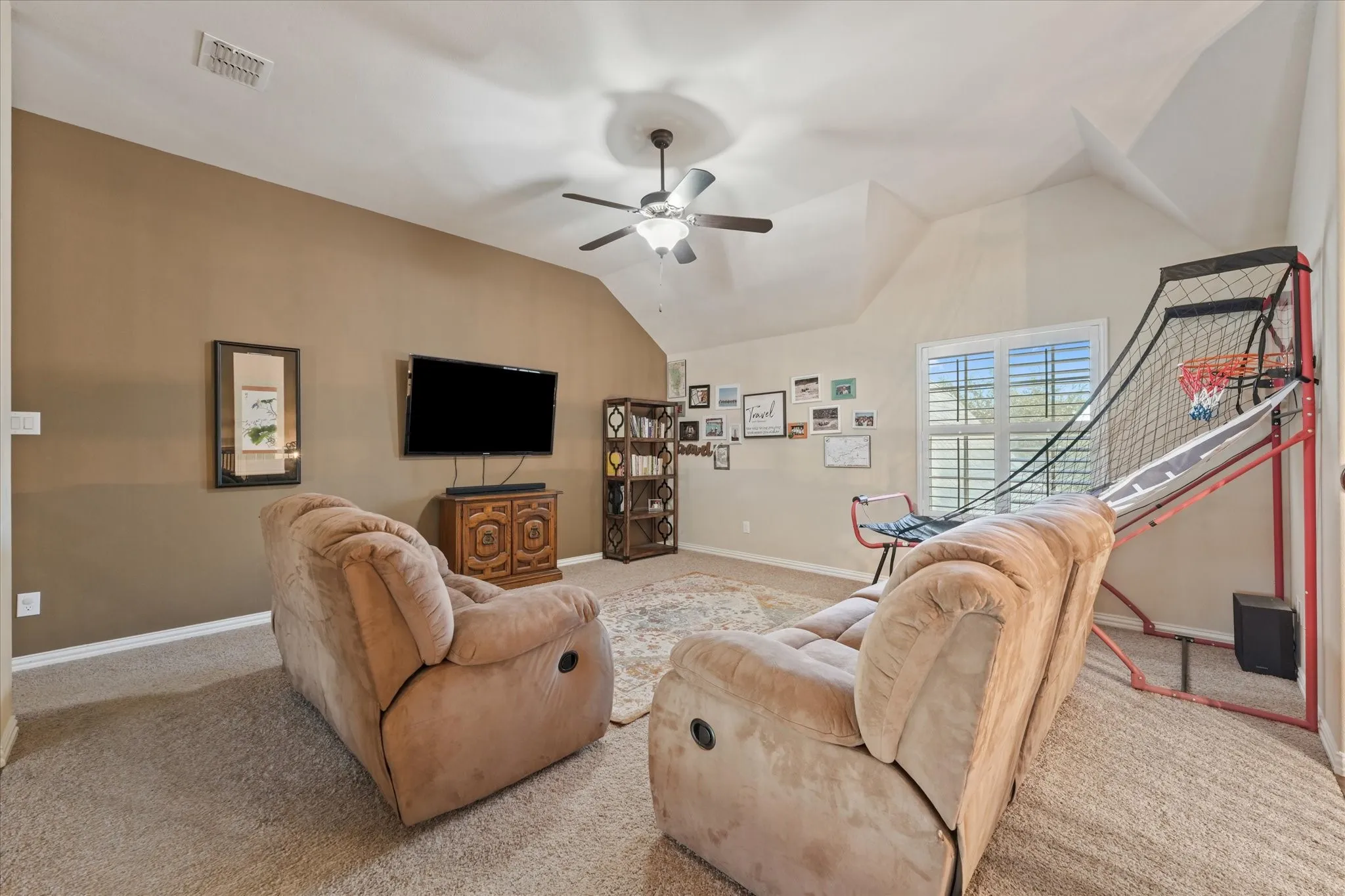 Single Family Residence For Sale in Denton County , 2723 Bondi Cove, Trophy Club, Texas 76262, 4 Bedroom, 4 Bathroom, 3 Garage spaces, 3,238 Sqft, built in 2010, mls#21406446, Real Estate Agent in Trophy Club, Homes For Sale in Denton county, Homes For Sale in Trophy Club, Realtor in Trophy Club Texas, Real Estate Brokerage Independent Realty Texas, Luminita Cordes Realtor
