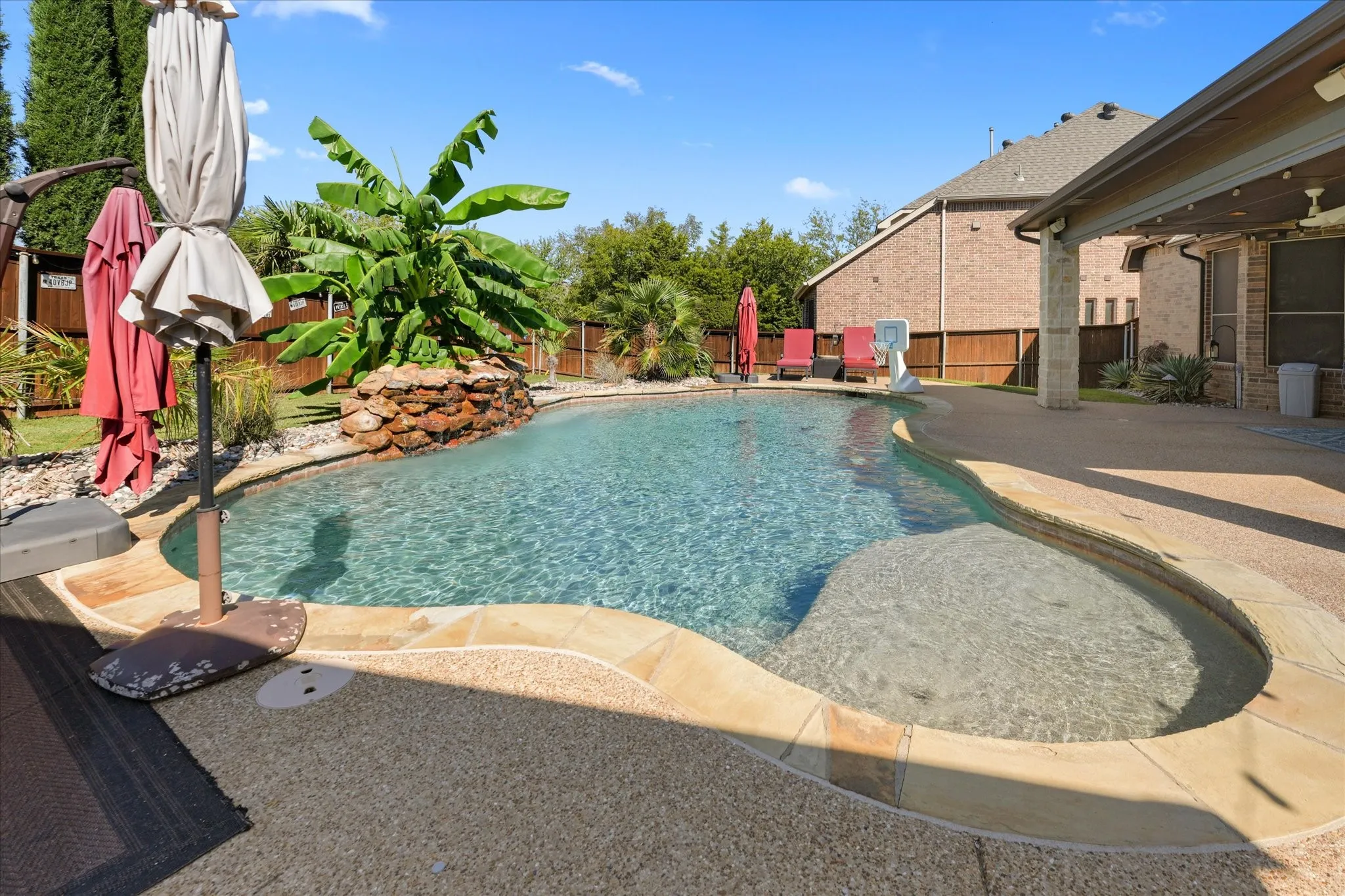 Single Family Residence For Sale in Denton County , 2723 Bondi Cove, Trophy Club, Texas 76262, 4 Bedroom, 4 Bathroom, 3 Garage spaces, 3,238 Sqft, built in 2010, mls#21406446, Real Estate Agent in Trophy Club, Homes For Sale in Denton county, Homes For Sale in Trophy Club, Realtor in Trophy Club Texas, Real Estate Brokerage Independent Realty Texas, Luminita Cordes Realtor