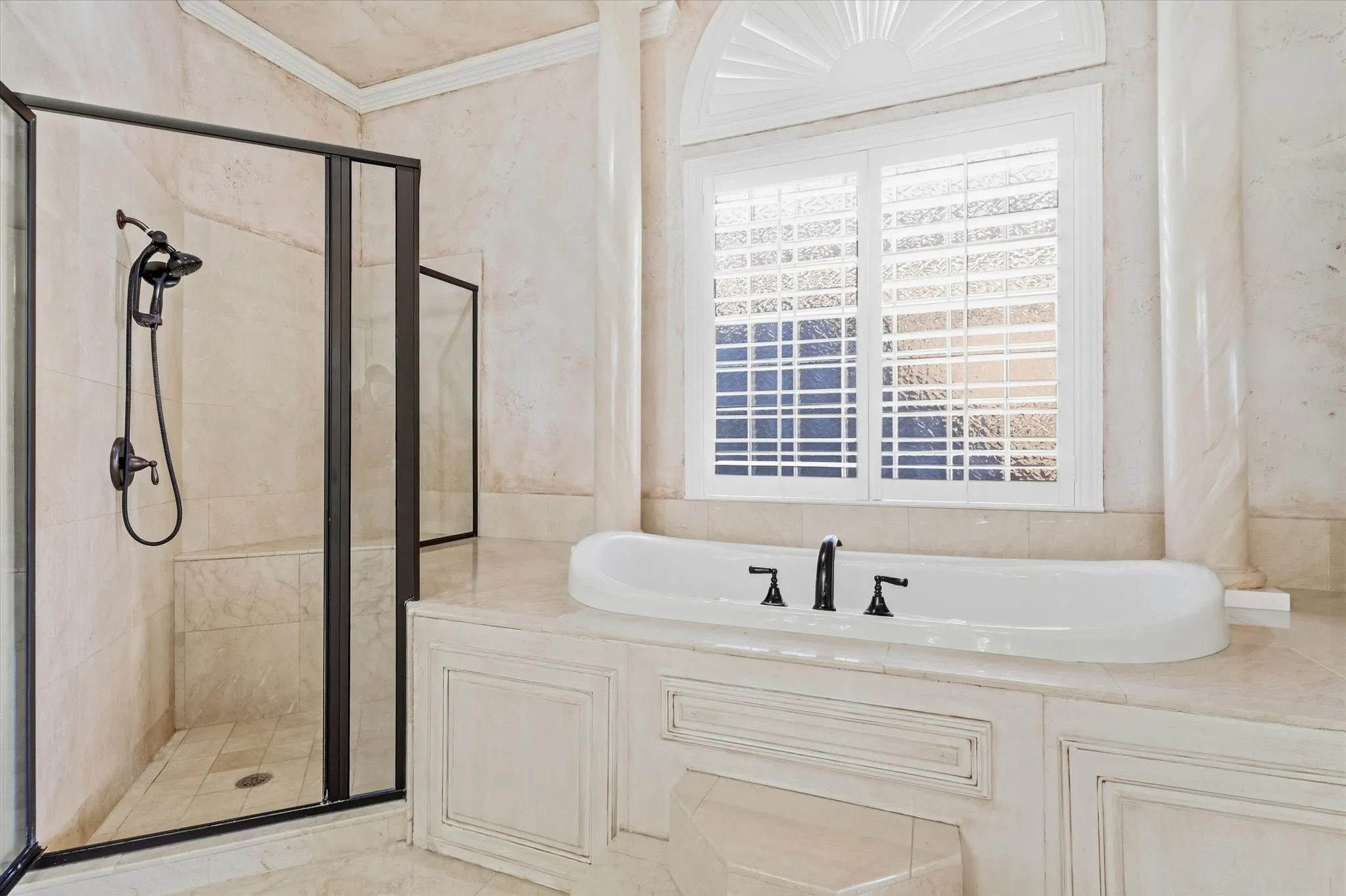 Single Family Residence For Sale in Tarrant County , 8200 Edgemont Court, North Richland Hills, Texas 76182, 4 Bedroom, 3 Bathroom, 2 Garage spaces, 2,588 Sqft, built in 2000, mls#21407168, Real Estate Agent in North Richland Hills, Homes For Sale in Tarrant county, Homes For Sale in North Richland Hills, Realtor in North Richland Hills Texas, Real Estate Brokerage Independent Realty Texas, Luminita Cordes Realtor