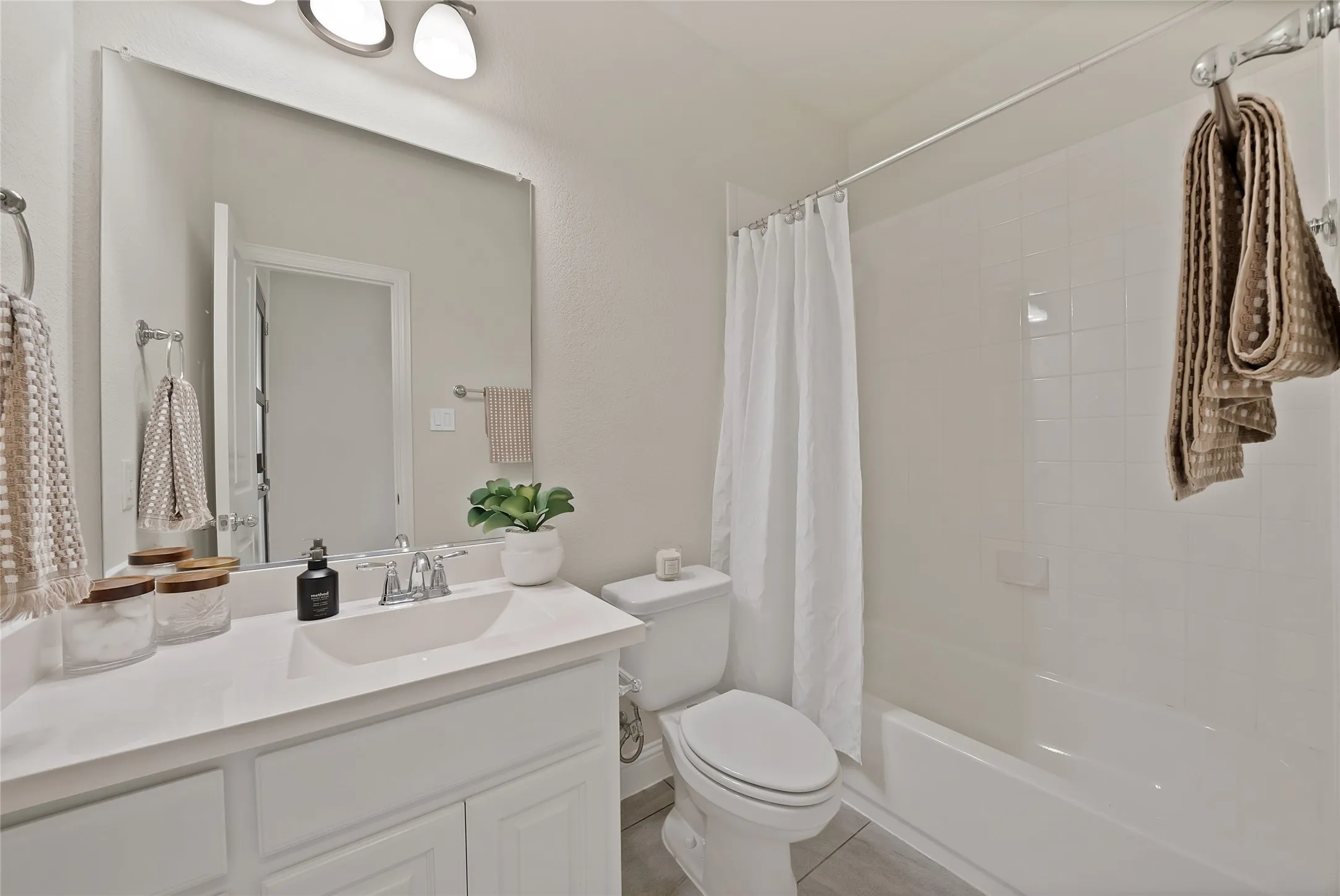 Single Family Residence For Sale in Denton County , 2029 Long Park Avenue, Prosper, Texas 75078, 3 Bedroom, 3 Bathroom, 2 Garage spaces, 2,248 Sqft, built in 2017, mls#21397279, Real Estate Agent in Prosper, Homes For Sale in Denton county, Homes For Sale in Prosper, Realtor in Prosper Texas, Real Estate Brokerage Independent Realty Texas, Luminita Cordes Realtor