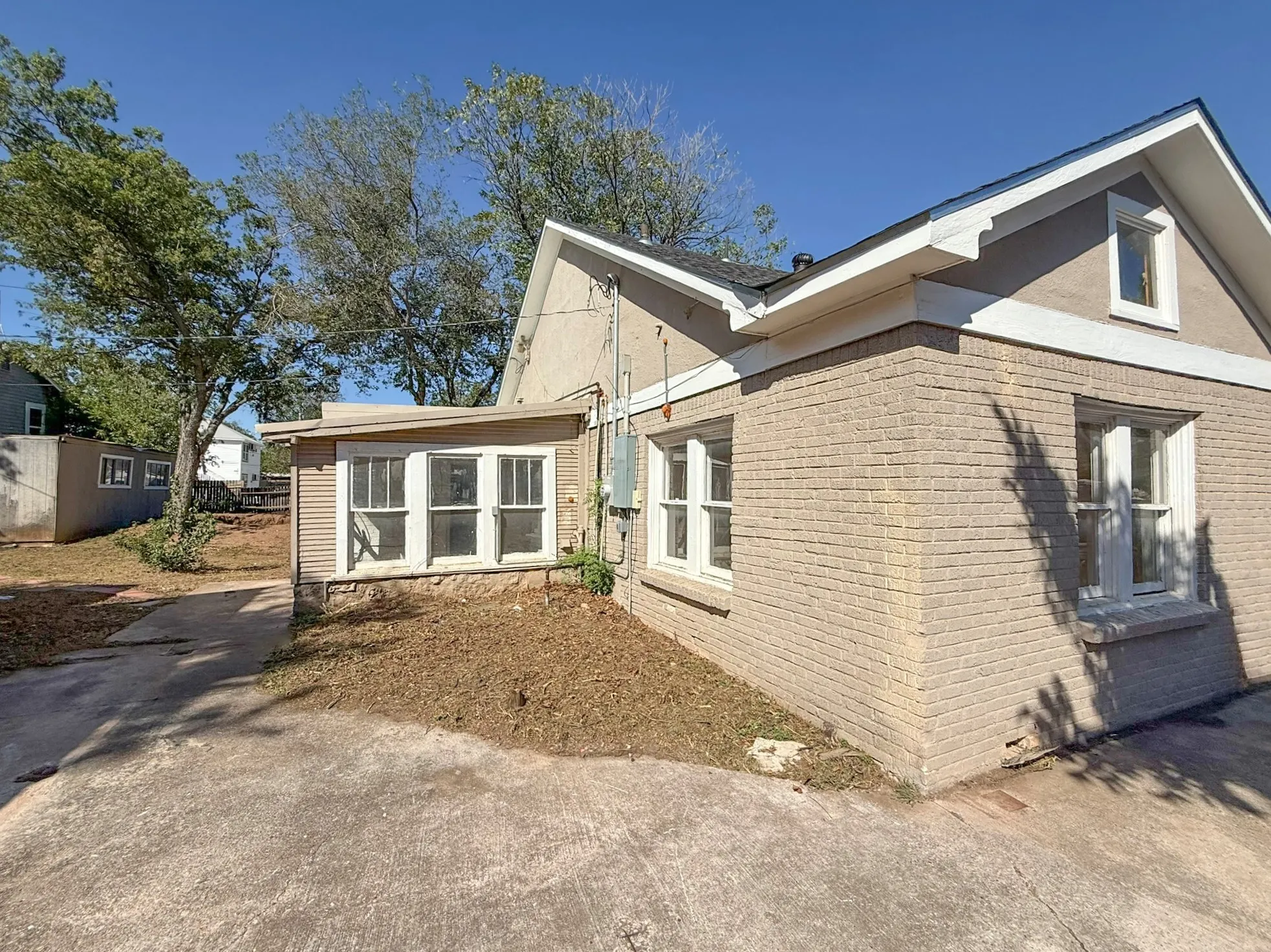 Single Family Residence For Sale in Taylor County , 1910 Sayles Boulevard, Abilene, Texas 79605, 4 Bedroom, 2 Bathroom, Garage spaces, 1,780 Sqft, built in 1927, mls#21346467, Real Estate Agent in Abilene, Homes For Sale in Taylor county, Homes For Sale in Abilene, Realtor in Abilene Texas, Real Estate Brokerage Independent Realty Texas, Luminita Cordes Realtor