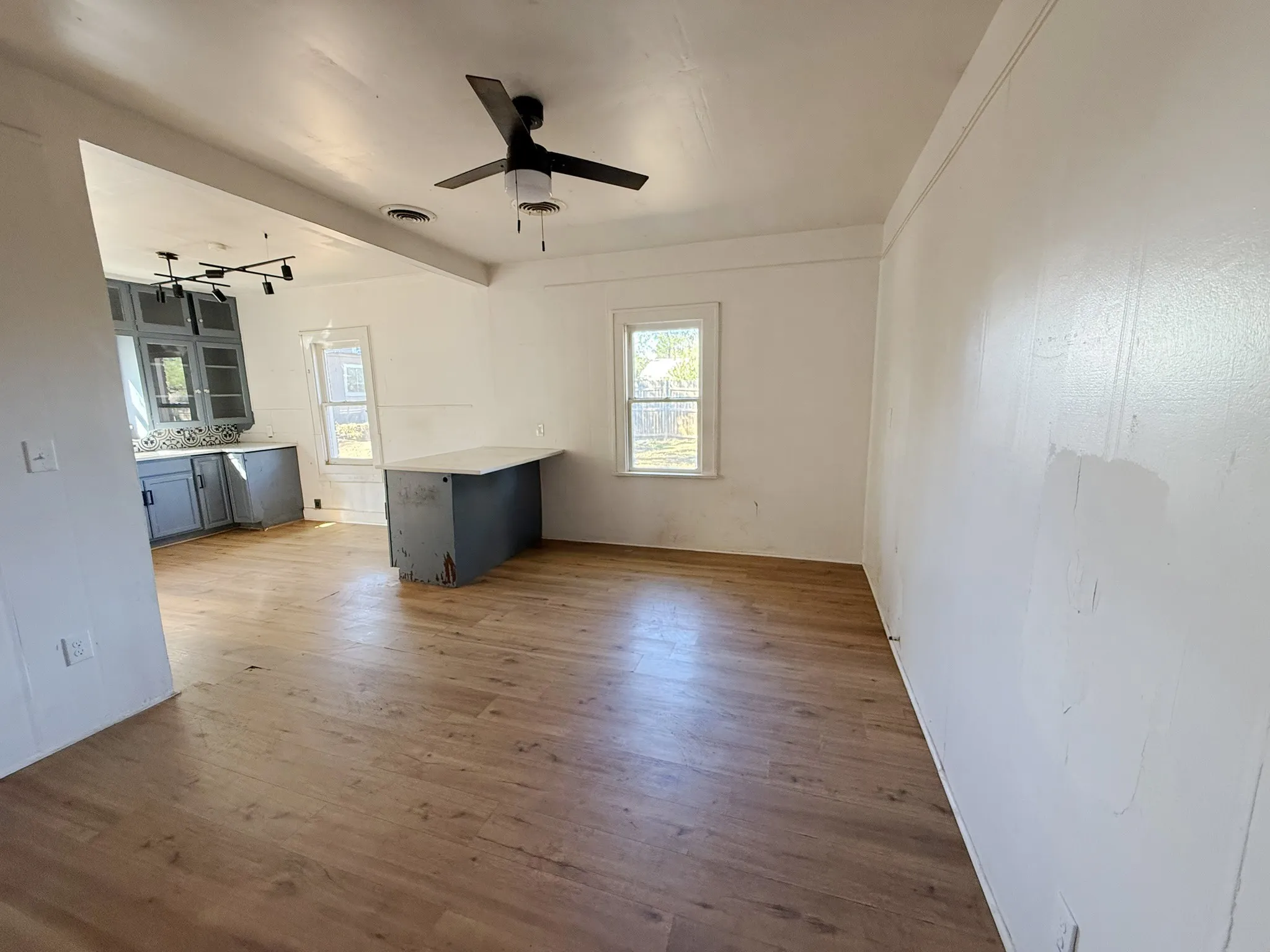 Single Family Residence For Sale in Taylor County , 1910 Sayles Boulevard, Abilene, Texas 79605, 4 Bedroom, 2 Bathroom, Garage spaces, 1,780 Sqft, built in 1927, mls#21346467, Real Estate Agent in Abilene, Homes For Sale in Taylor county, Homes For Sale in Abilene, Realtor in Abilene Texas, Real Estate Brokerage Independent Realty Texas, Luminita Cordes Realtor