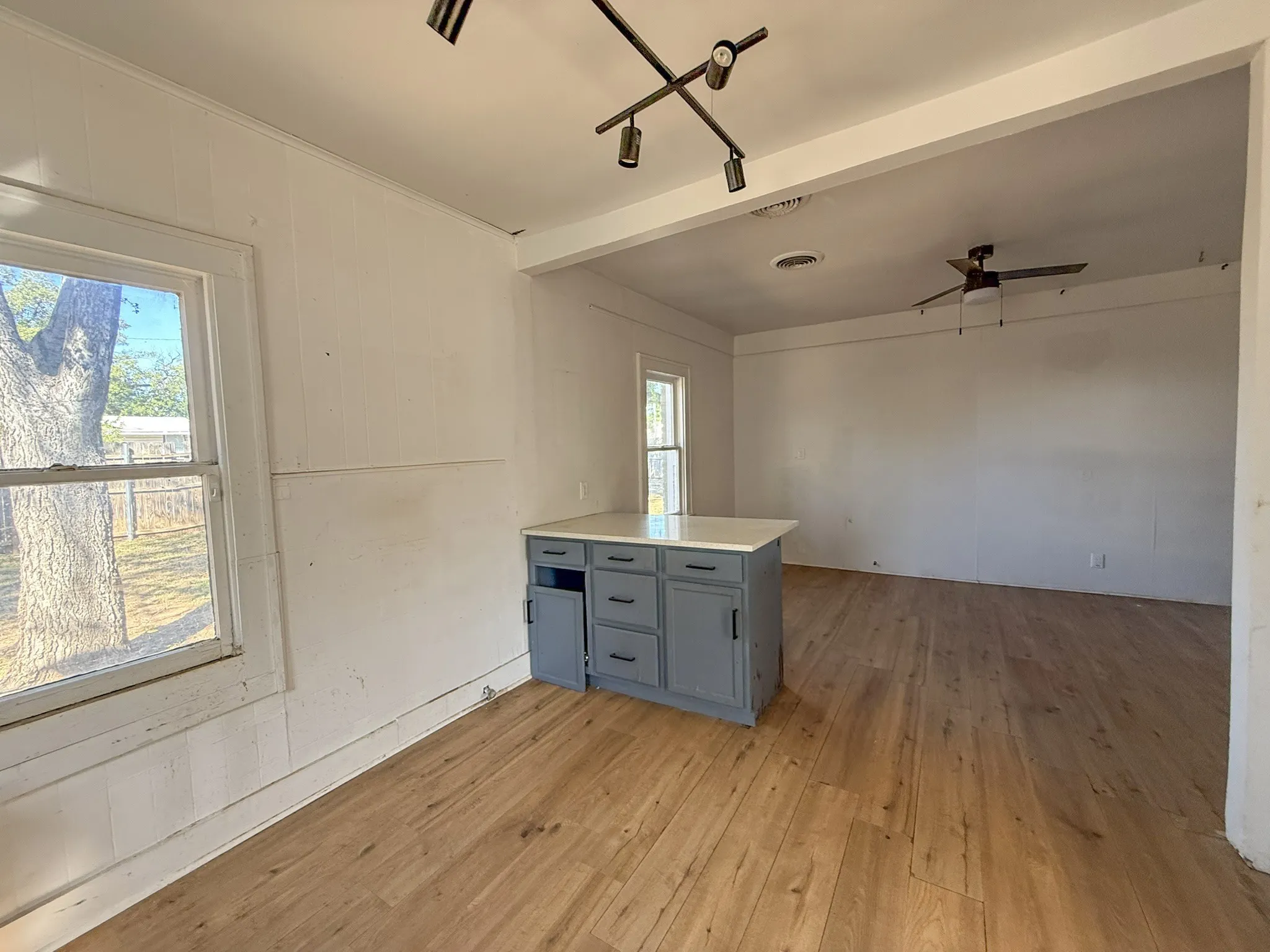 Single Family Residence For Sale in Taylor County , 1910 Sayles Boulevard, Abilene, Texas 79605, 4 Bedroom, 2 Bathroom, Garage spaces, 1,780 Sqft, built in 1927, mls#21346467, Real Estate Agent in Abilene, Homes For Sale in Taylor county, Homes For Sale in Abilene, Realtor in Abilene Texas, Real Estate Brokerage Independent Realty Texas, Luminita Cordes Realtor