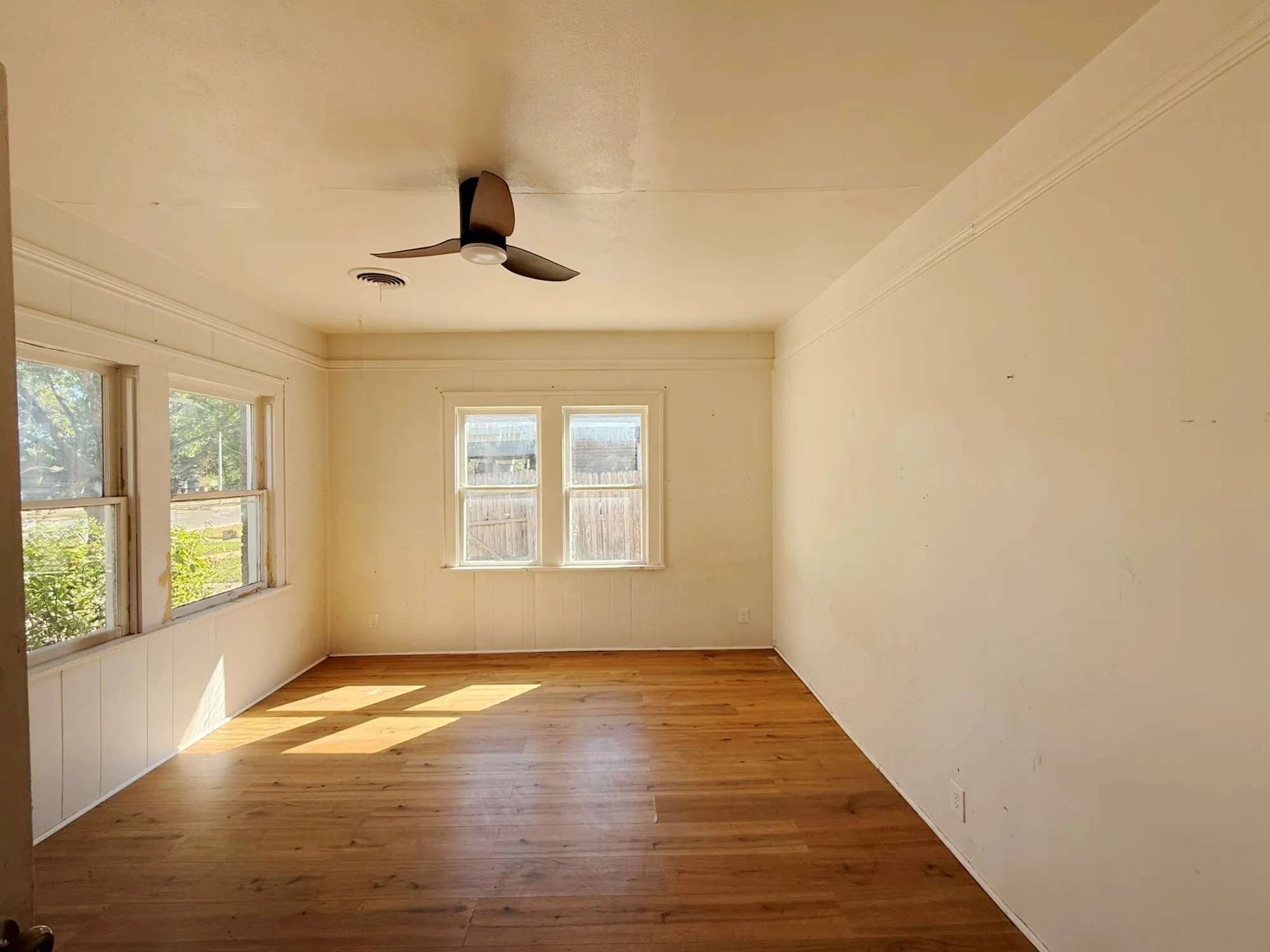 Single Family Residence For Sale in Taylor County , 1910 Sayles Boulevard, Abilene, Texas 79605, 4 Bedroom, 2 Bathroom, Garage spaces, 1,780 Sqft, built in 1927, mls#21346467, Real Estate Agent in Abilene, Homes For Sale in Taylor county, Homes For Sale in Abilene, Realtor in Abilene Texas, Real Estate Brokerage Independent Realty Texas, Luminita Cordes Realtor