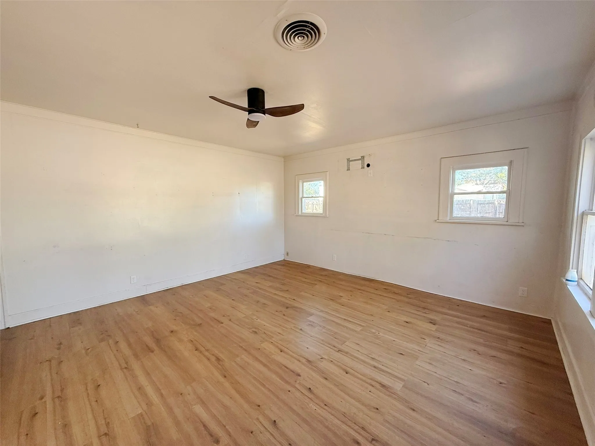 Single Family Residence For Sale in Taylor County , 1910 Sayles Boulevard, Abilene, Texas 79605, 4 Bedroom, 2 Bathroom, Garage spaces, 1,780 Sqft, built in 1927, mls#21346467, Real Estate Agent in Abilene, Homes For Sale in Taylor county, Homes For Sale in Abilene, Realtor in Abilene Texas, Real Estate Brokerage Independent Realty Texas, Luminita Cordes Realtor