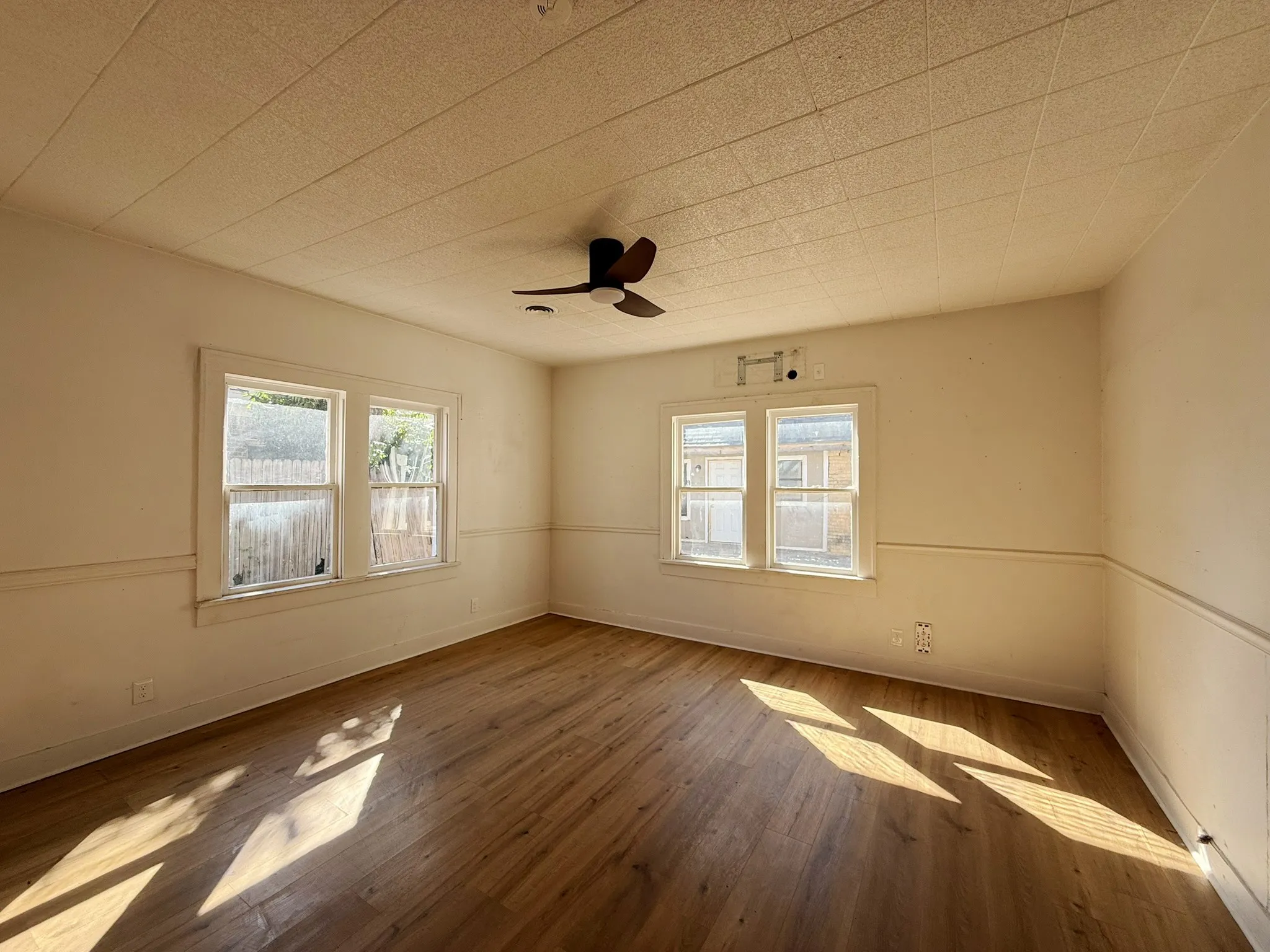 Single Family Residence For Sale in Taylor County , 1910 Sayles Boulevard, Abilene, Texas 79605, 4 Bedroom, 2 Bathroom, Garage spaces, 1,780 Sqft, built in 1927, mls#21346467, Real Estate Agent in Abilene, Homes For Sale in Taylor county, Homes For Sale in Abilene, Realtor in Abilene Texas, Real Estate Brokerage Independent Realty Texas, Luminita Cordes Realtor