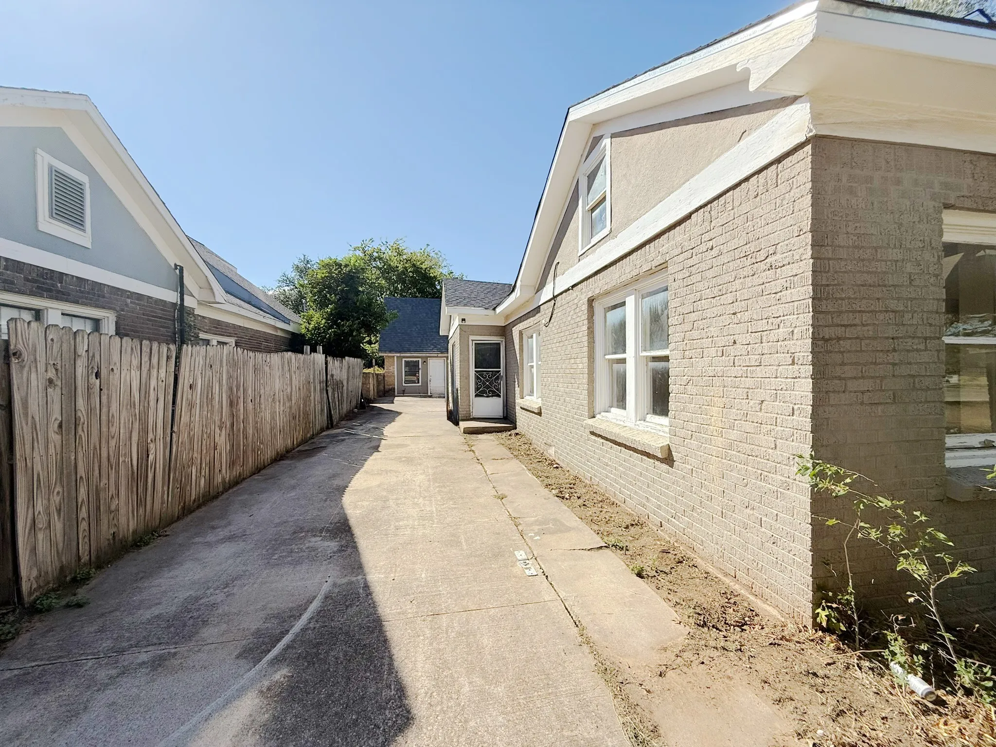 Single Family Residence For Sale in Taylor County , 1910 Sayles Boulevard, Abilene, Texas 79605, 4 Bedroom, 2 Bathroom, Garage spaces, 1,780 Sqft, built in 1927, mls#21346467, Real Estate Agent in Abilene, Homes For Sale in Taylor county, Homes For Sale in Abilene, Realtor in Abilene Texas, Real Estate Brokerage Independent Realty Texas, Luminita Cordes Realtor