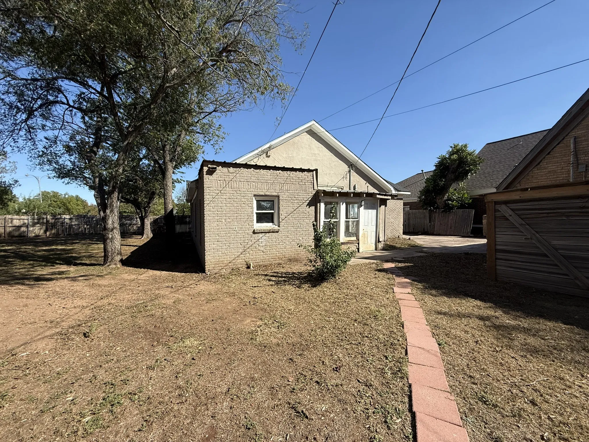 Single Family Residence For Sale in Taylor County , 1910 Sayles Boulevard, Abilene, Texas 79605, 4 Bedroom, 2 Bathroom, Garage spaces, 1,780 Sqft, built in 1927, mls#21346467, Real Estate Agent in Abilene, Homes For Sale in Taylor county, Homes For Sale in Abilene, Realtor in Abilene Texas, Real Estate Brokerage Independent Realty Texas, Luminita Cordes Realtor