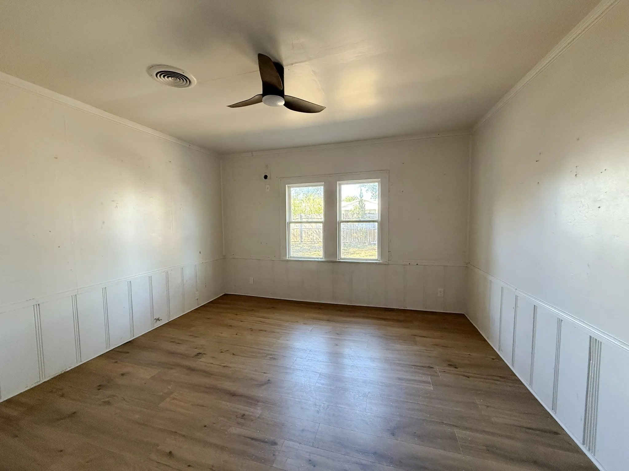 Single Family Residence For Sale in Taylor County , 1910 Sayles Boulevard, Abilene, Texas 79605, 4 Bedroom, 2 Bathroom, Garage spaces, 1,780 Sqft, built in 1927, mls#21346467, Real Estate Agent in Abilene, Homes For Sale in Taylor county, Homes For Sale in Abilene, Realtor in Abilene Texas, Real Estate Brokerage Independent Realty Texas, Luminita Cordes Realtor