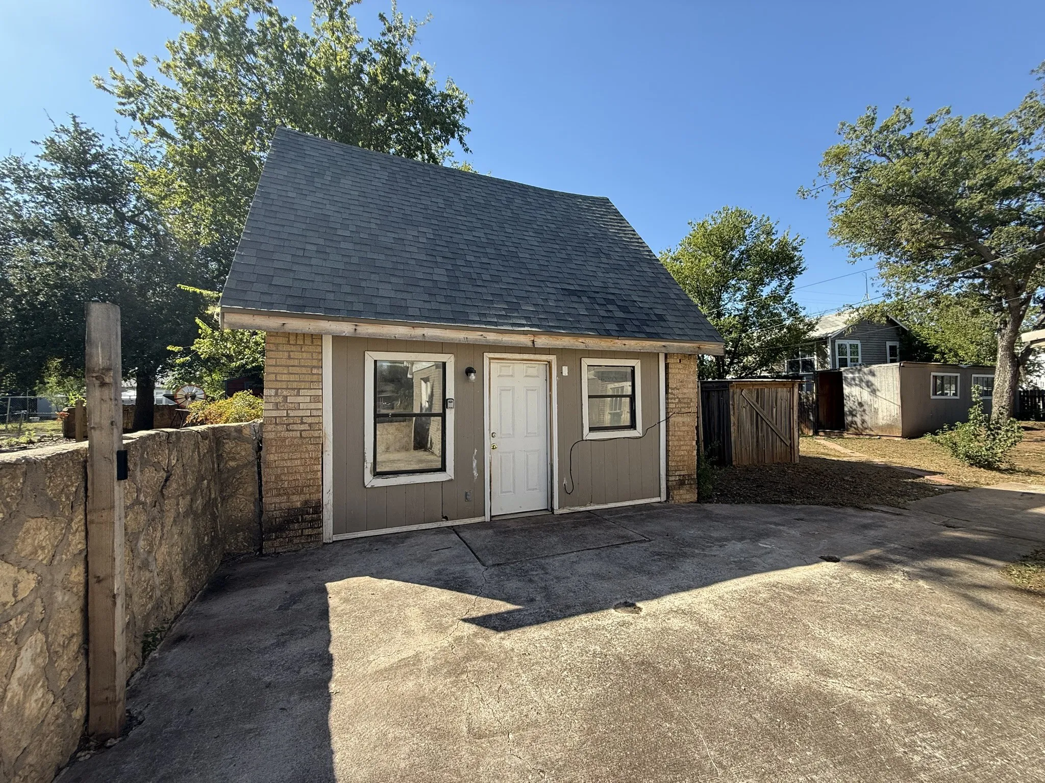 Single Family Residence For Sale in Taylor County , 1910 Sayles Boulevard, Abilene, Texas 79605, 4 Bedroom, 2 Bathroom, Garage spaces, 1,780 Sqft, built in 1927, mls#21346467, Real Estate Agent in Abilene, Homes For Sale in Taylor county, Homes For Sale in Abilene, Realtor in Abilene Texas, Real Estate Brokerage Independent Realty Texas, Luminita Cordes Realtor