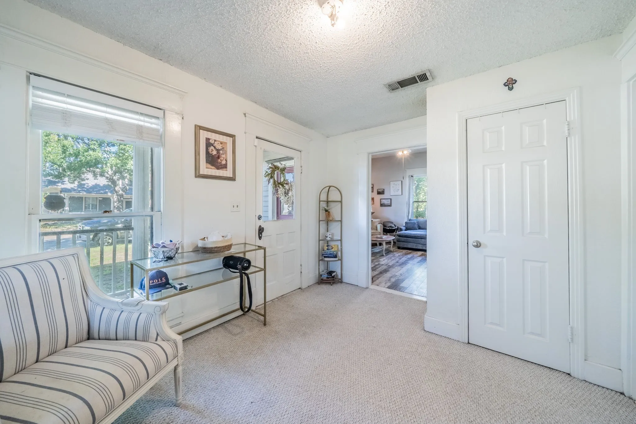 Single Family Residence For Sale in Ellis County , 200 Williams Street, Waxahachie, Texas 75165, 3 Bedroom, 2 Bathroom, Garage spaces, 1,260 Sqft, built in 1905, mls#21407468, Real Estate Agent in Waxahachie, Homes For Sale in Ellis county, Homes For Sale in Waxahachie, Realtor in Waxahachie Texas, Real Estate Brokerage Independent Realty Texas, Luminita Cordes Realtor