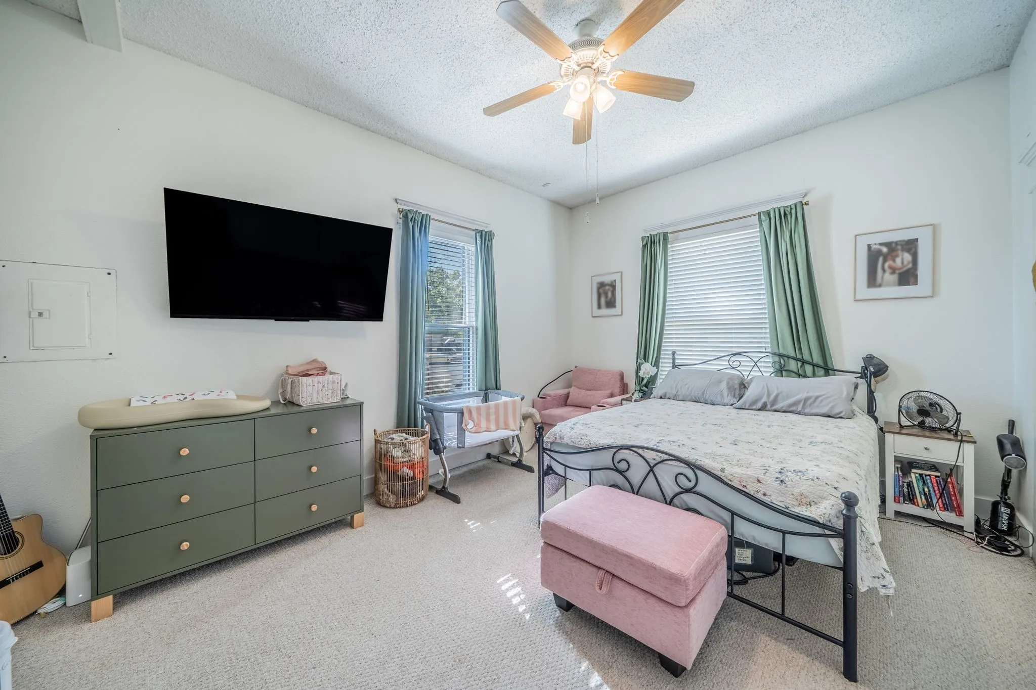 Single Family Residence For Sale in Ellis County , 200 Williams Street, Waxahachie, Texas 75165, 3 Bedroom, 2 Bathroom, Garage spaces, 1,260 Sqft, built in 1905, mls#21407468, Real Estate Agent in Waxahachie, Homes For Sale in Ellis county, Homes For Sale in Waxahachie, Realtor in Waxahachie Texas, Real Estate Brokerage Independent Realty Texas, Luminita Cordes Realtor
