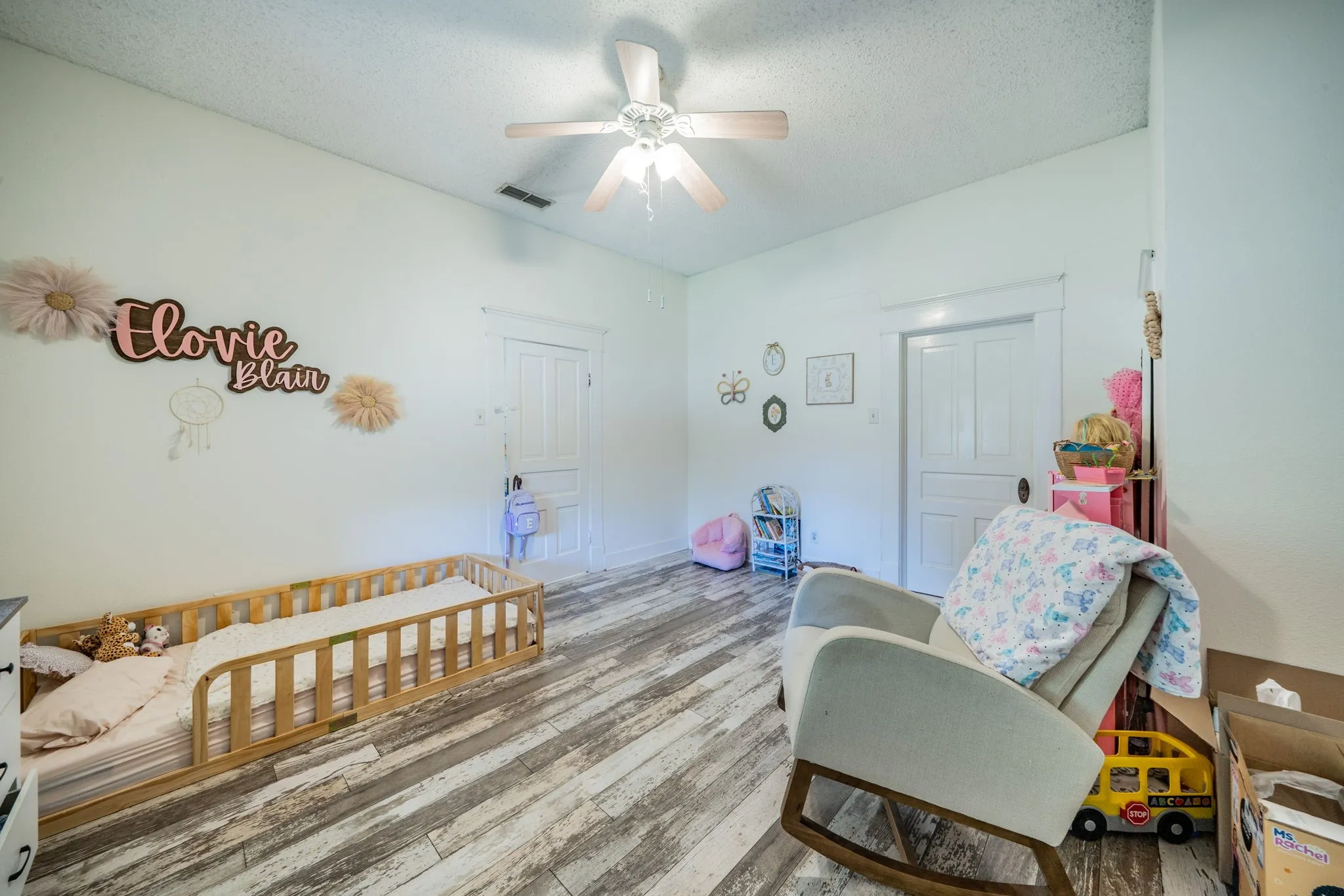 Single Family Residence For Sale in Ellis County , 200 Williams Street, Waxahachie, Texas 75165, 3 Bedroom, 2 Bathroom, Garage spaces, 1,260 Sqft, built in 1905, mls#21407468, Real Estate Agent in Waxahachie, Homes For Sale in Ellis county, Homes For Sale in Waxahachie, Realtor in Waxahachie Texas, Real Estate Brokerage Independent Realty Texas, Luminita Cordes Realtor