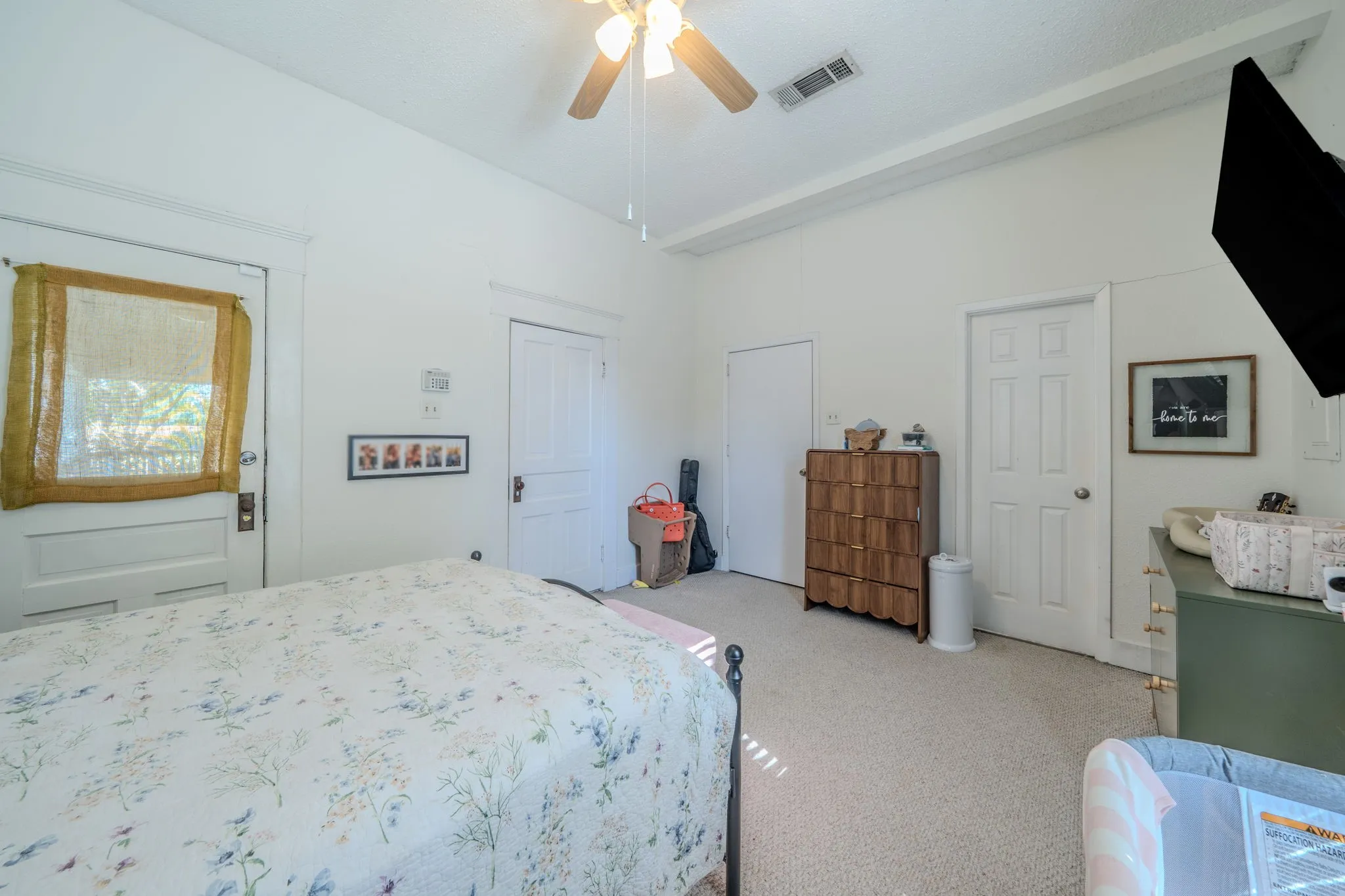 Single Family Residence For Sale in Ellis County , 200 Williams Street, Waxahachie, Texas 75165, 3 Bedroom, 2 Bathroom, Garage spaces, 1,260 Sqft, built in 1905, mls#21407468, Real Estate Agent in Waxahachie, Homes For Sale in Ellis county, Homes For Sale in Waxahachie, Realtor in Waxahachie Texas, Real Estate Brokerage Independent Realty Texas, Luminita Cordes Realtor