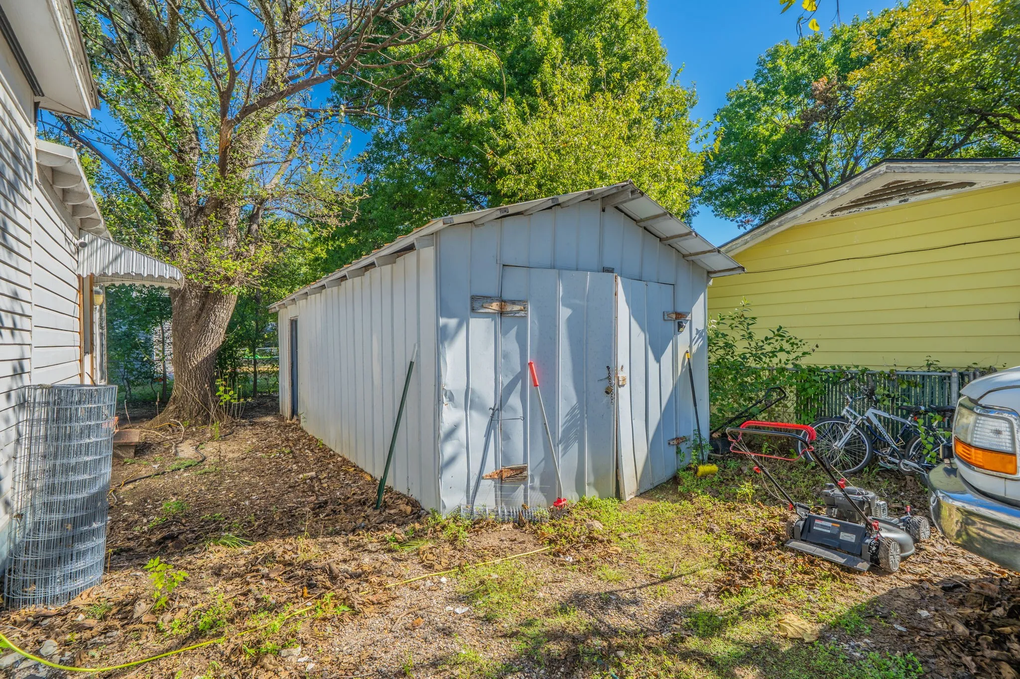 Single Family Residence For Sale in Ellis County , 200 Williams Street, Waxahachie, Texas 75165, 3 Bedroom, 2 Bathroom, Garage spaces, 1,260 Sqft, built in 1905, mls#21407468, Real Estate Agent in Waxahachie, Homes For Sale in Ellis county, Homes For Sale in Waxahachie, Realtor in Waxahachie Texas, Real Estate Brokerage Independent Realty Texas, Luminita Cordes Realtor