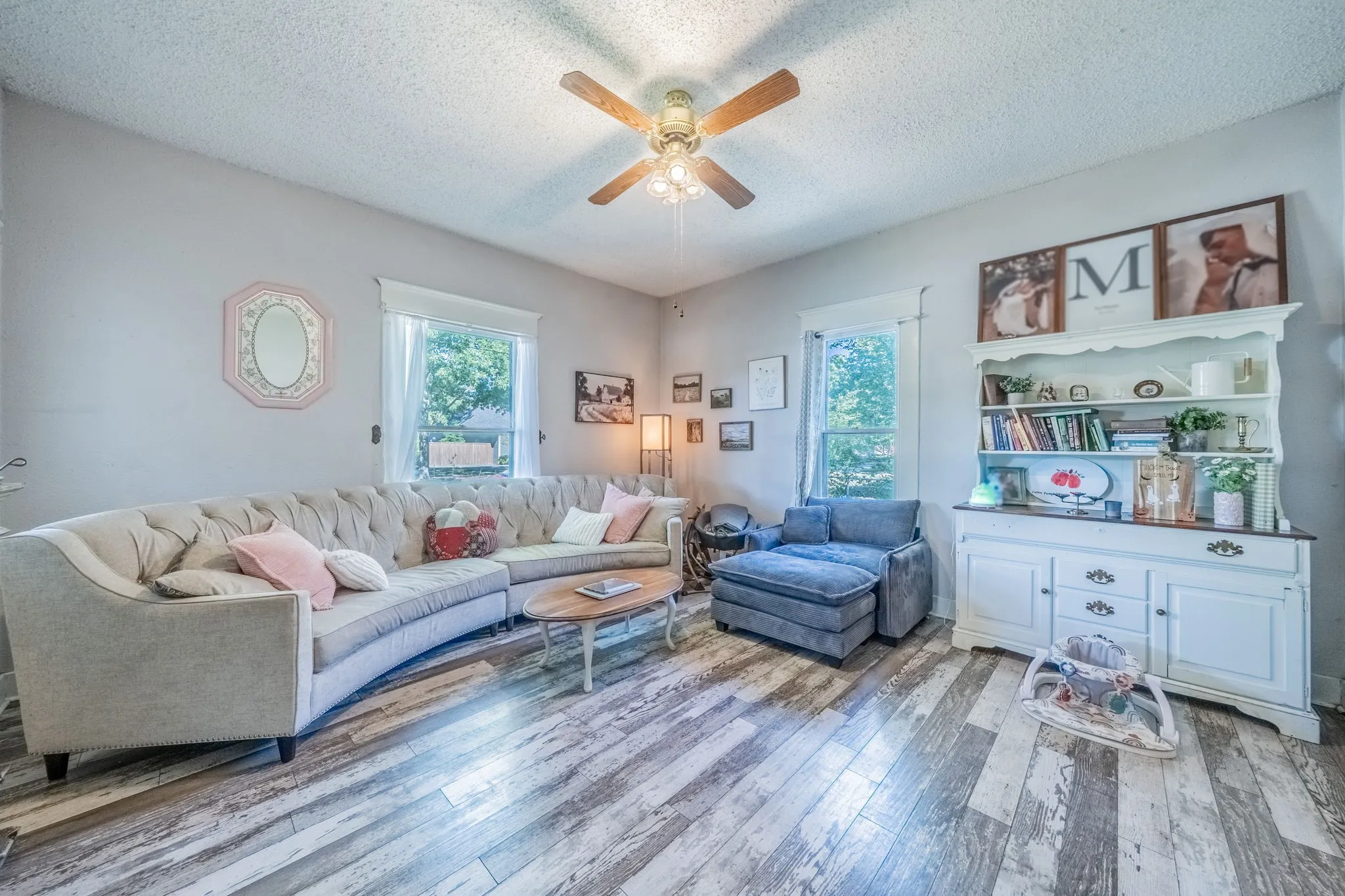 Single Family Residence For Sale in Ellis County , 200 Williams Street, Waxahachie, Texas 75165, 3 Bedroom, 2 Bathroom, Garage spaces, 1,260 Sqft, built in 1905, mls#21407468, Real Estate Agent in Waxahachie, Homes For Sale in Ellis county, Homes For Sale in Waxahachie, Realtor in Waxahachie Texas, Real Estate Brokerage Independent Realty Texas, Luminita Cordes Realtor