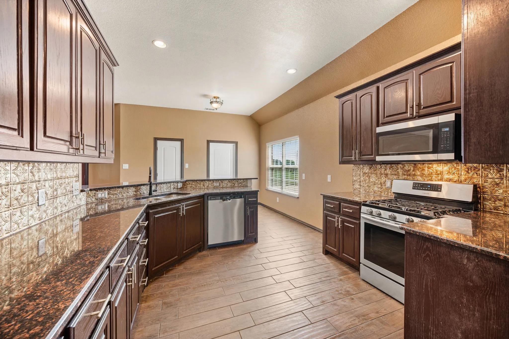 Single Family Residence For Sale in Parker County , 939 Old Reno Road, Reno, Texas 76082, 4 Bedroom, 2 Bathroom, 2 Garage spaces, 2,607 Sqft, built in 2014, mls#21404502, Real Estate Agent in Reno, Homes For Sale in Parker county, Homes For Sale in Reno, Realtor in Reno Texas, Real Estate Brokerage Independent Realty Texas, Luminita Cordes Realtor