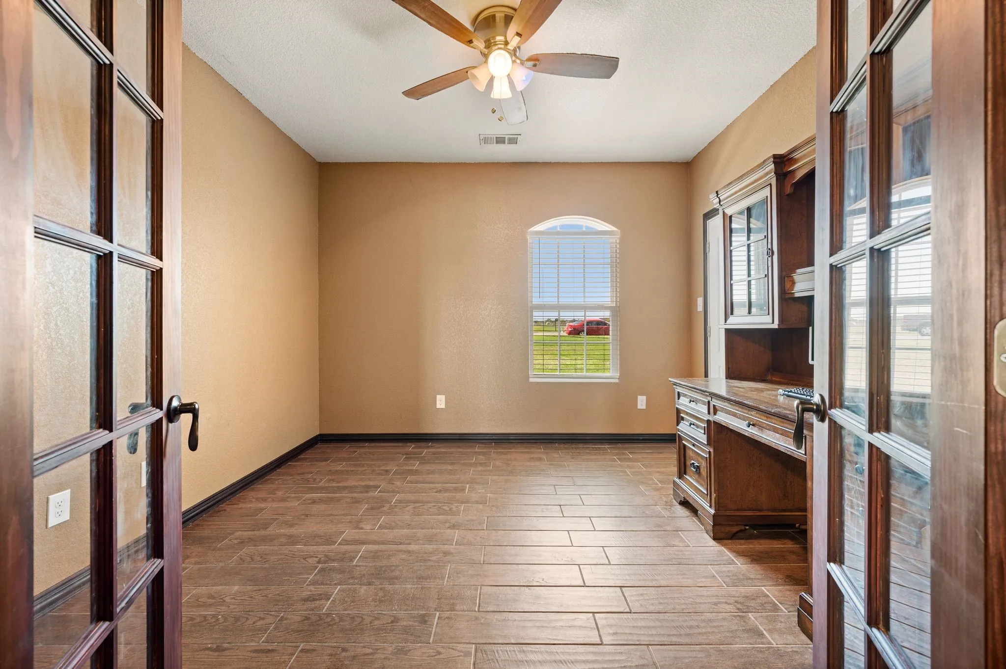 Single Family Residence For Sale in Parker County , 939 Old Reno Road, Reno, Texas 76082, 4 Bedroom, 2 Bathroom, 2 Garage spaces, 2,607 Sqft, built in 2014, mls#21404502, Real Estate Agent in Reno, Homes For Sale in Parker county, Homes For Sale in Reno, Realtor in Reno Texas, Real Estate Brokerage Independent Realty Texas, Luminita Cordes Realtor