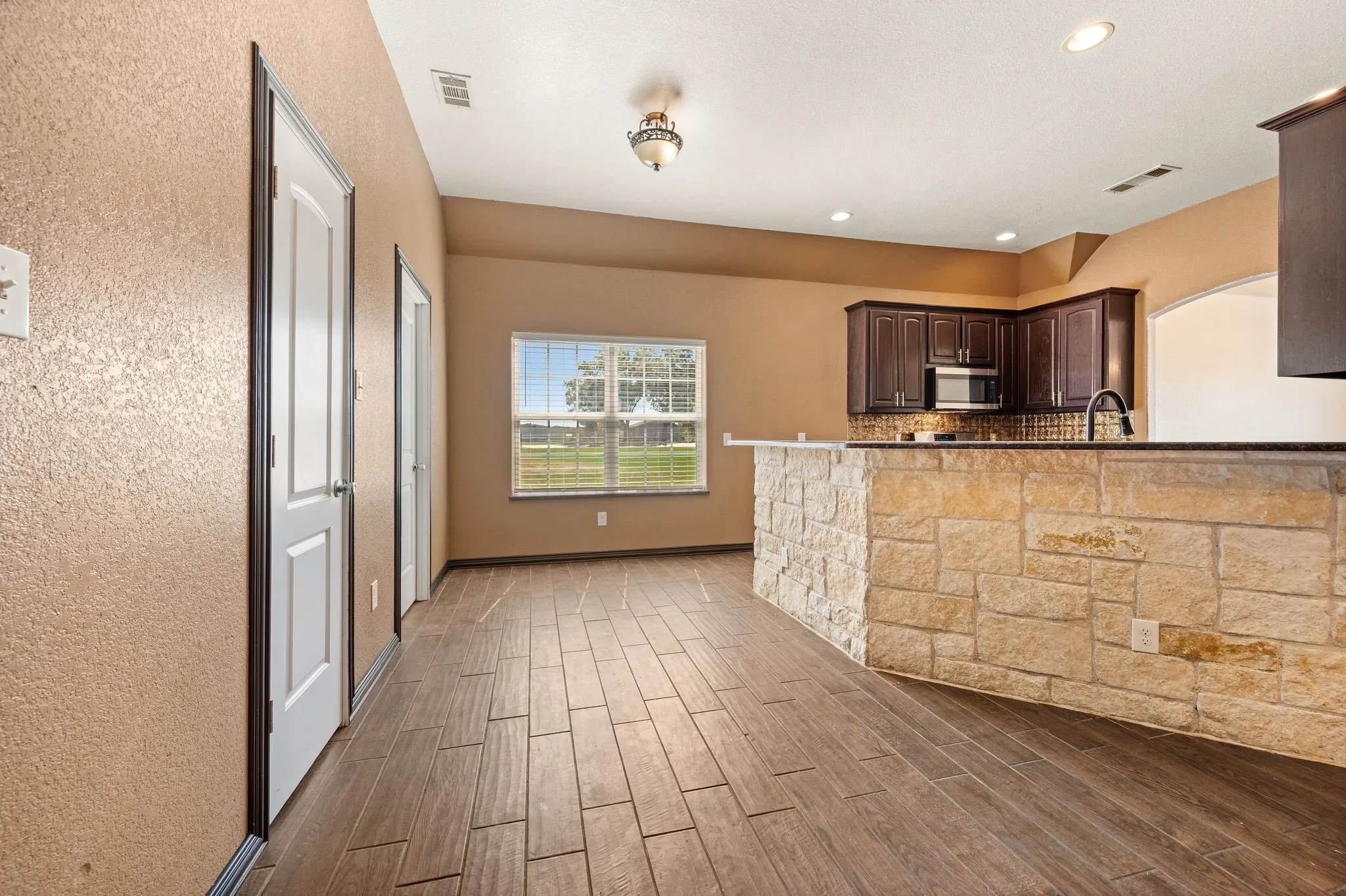 Single Family Residence For Sale in Parker County , 939 Old Reno Road, Reno, Texas 76082, 4 Bedroom, 2 Bathroom, 2 Garage spaces, 2,607 Sqft, built in 2014, mls#21404502, Real Estate Agent in Reno, Homes For Sale in Parker county, Homes For Sale in Reno, Realtor in Reno Texas, Real Estate Brokerage Independent Realty Texas, Luminita Cordes Realtor