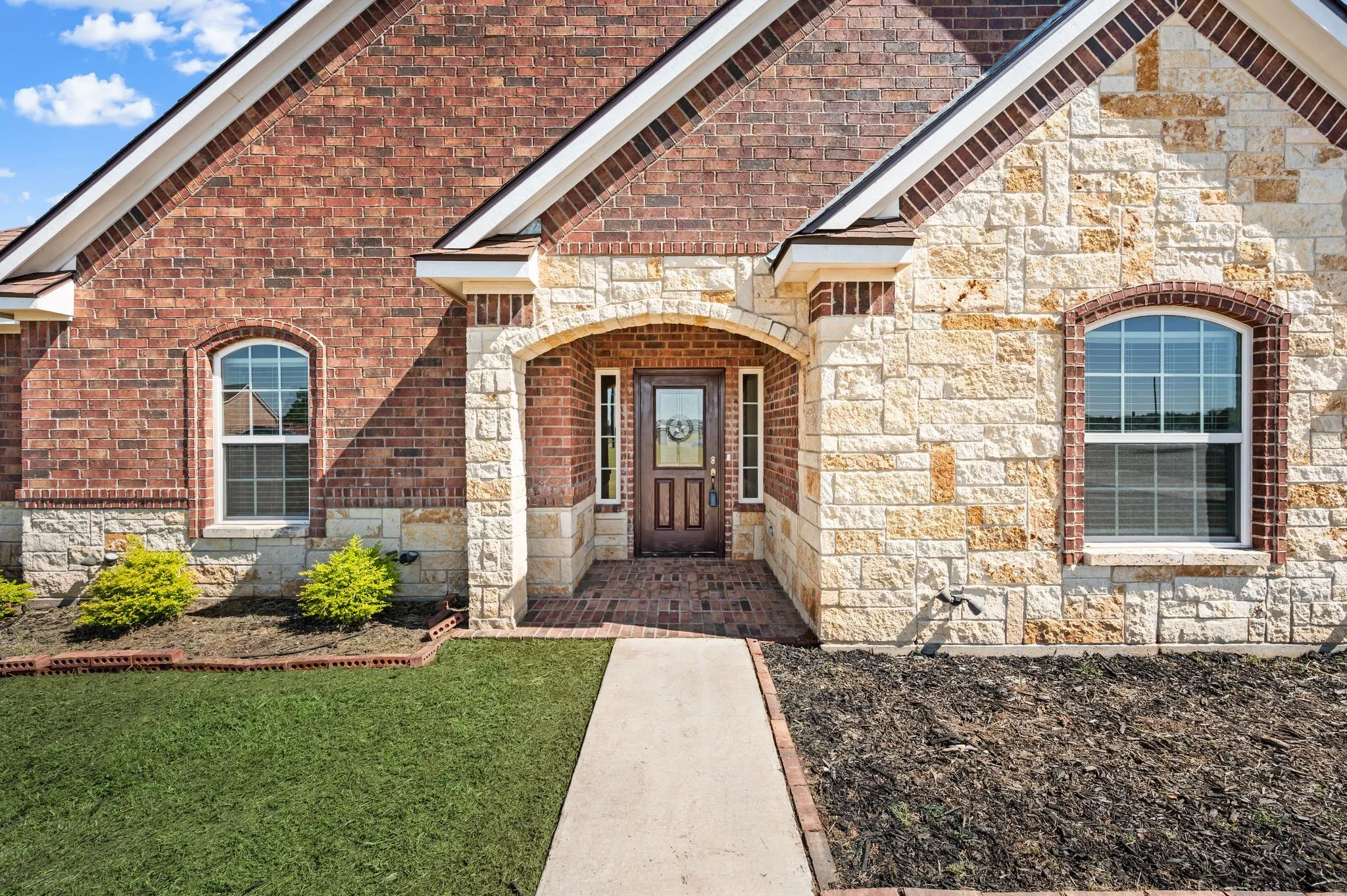 Single Family Residence For Sale in Parker County , 939 Old Reno Road, Reno, Texas 76082, 4 Bedroom, 2 Bathroom, 2 Garage spaces, 2,607 Sqft, built in 2014, mls#21404502, Real Estate Agent in Reno, Homes For Sale in Parker county, Homes For Sale in Reno, Realtor in Reno Texas, Real Estate Brokerage Independent Realty Texas, Luminita Cordes Realtor