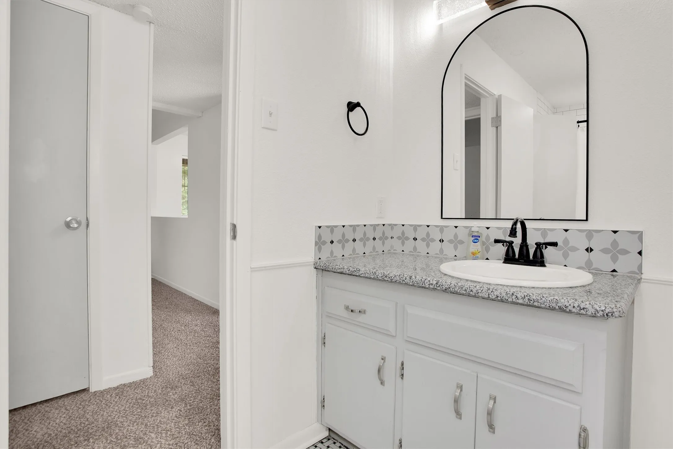 Single Family Residence For Rent in Grayson County , 800 Glen Key Street, Denison, Texas 75020, 3 Bedroom, 2 Bathroom, 2 Garage spaces, 1,717 Sqft, built in 1972, mls#21407456, Real Estate Agent in Denison, Homes For Rent in Grayson county, Homes For Rent in Denison, Realtor in Denison Texas, Real Estate Brokerage Independent Realty Texas, Luminita Cordes Realtor