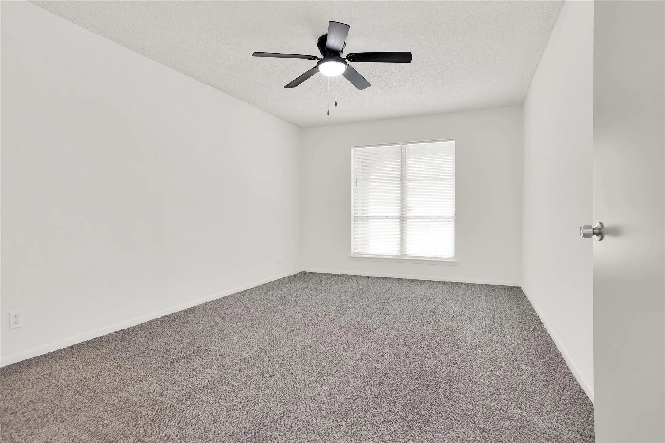 Single Family Residence For Rent in Grayson County , 800 Glen Key Street, Denison, Texas 75020, 3 Bedroom, 2 Bathroom, 2 Garage spaces, 1,717 Sqft, built in 1972, mls#21407456, Real Estate Agent in Denison, Homes For Rent in Grayson county, Homes For Rent in Denison, Realtor in Denison Texas, Real Estate Brokerage Independent Realty Texas, Luminita Cordes Realtor