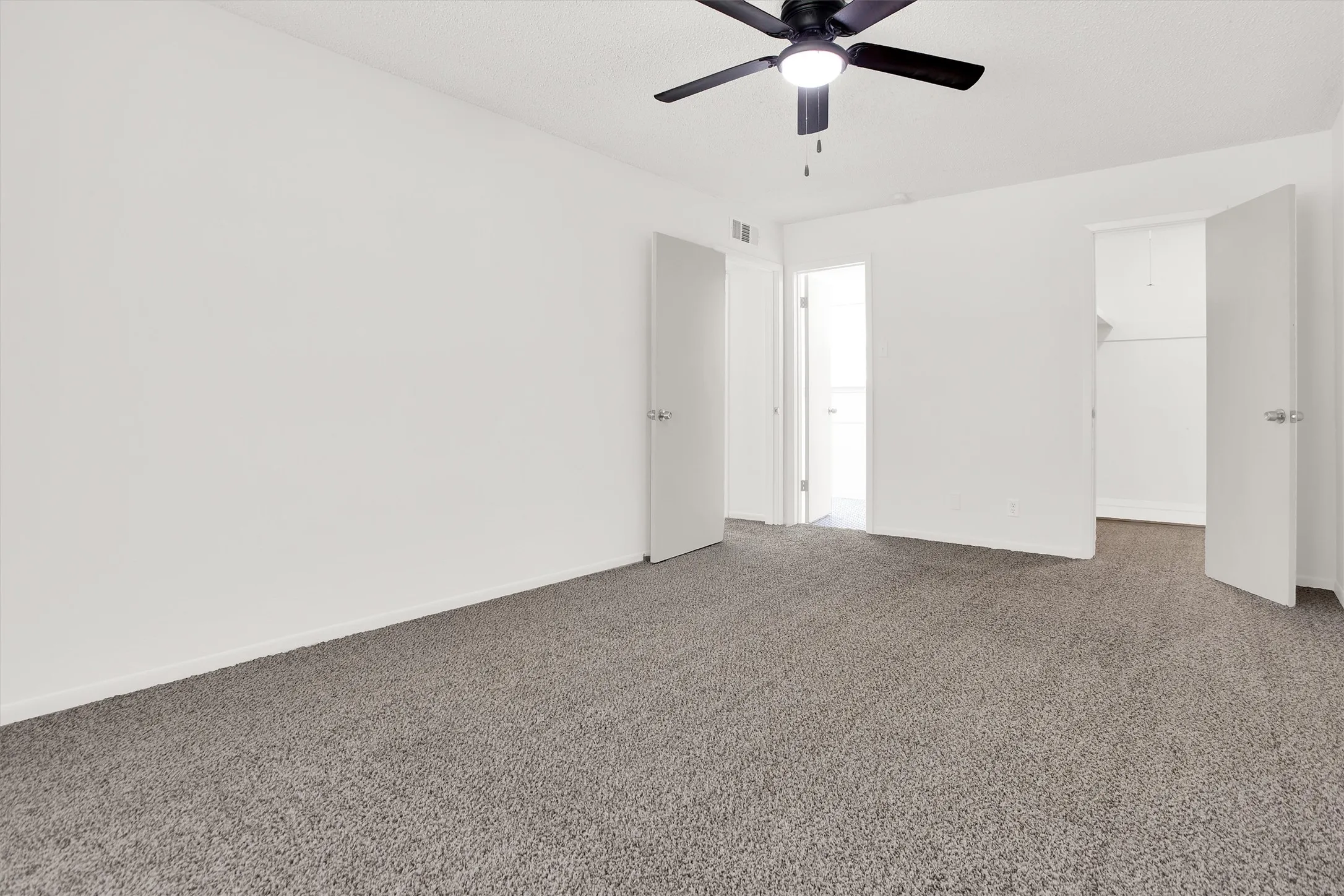 Single Family Residence For Rent in Grayson County , 800 Glen Key Street, Denison, Texas 75020, 3 Bedroom, 2 Bathroom, 2 Garage spaces, 1,717 Sqft, built in 1972, mls#21407456, Real Estate Agent in Denison, Homes For Rent in Grayson county, Homes For Rent in Denison, Realtor in Denison Texas, Real Estate Brokerage Independent Realty Texas, Luminita Cordes Realtor