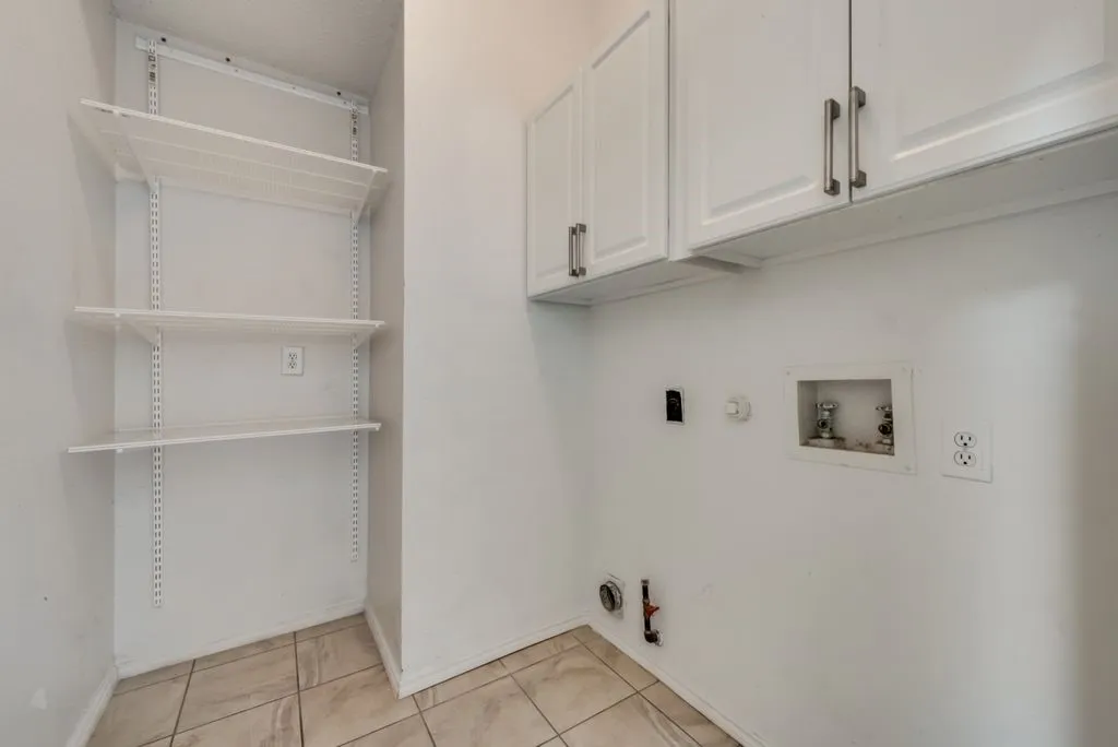 Single Family Residence For Rent in Tarrant County , 325 Crestview Drive, Arlington, Texas 76018, 4 Bedroom, 2 Bathroom, 2 Garage spaces, 2,201 Sqft, built in 1995, mls#21407762, Real Estate Agent in Arlington, Homes For Rent in Tarrant county, Homes For Rent in Arlington, Realtor in Arlington Texas, Real Estate Brokerage Independent Realty Texas, Luminita Cordes Realtor