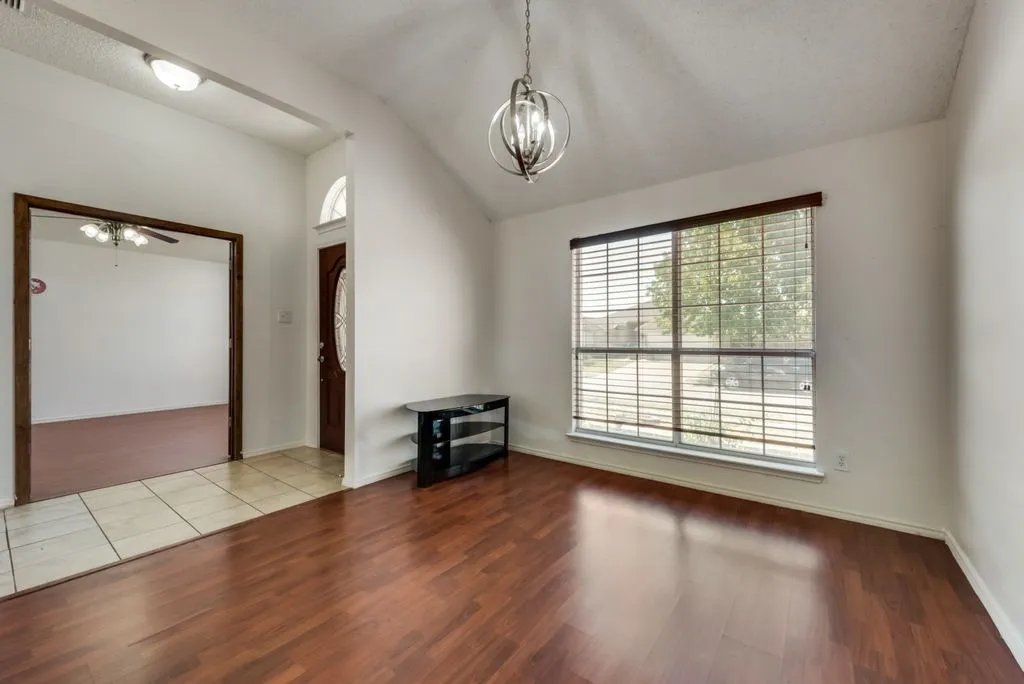 Single Family Residence For Rent in Tarrant County , 325 Crestview Drive, Arlington, Texas 76018, 4 Bedroom, 2 Bathroom, 2 Garage spaces, 2,201 Sqft, built in 1995, mls#21407762, Real Estate Agent in Arlington, Homes For Rent in Tarrant county, Homes For Rent in Arlington, Realtor in Arlington Texas, Real Estate Brokerage Independent Realty Texas, Luminita Cordes Realtor