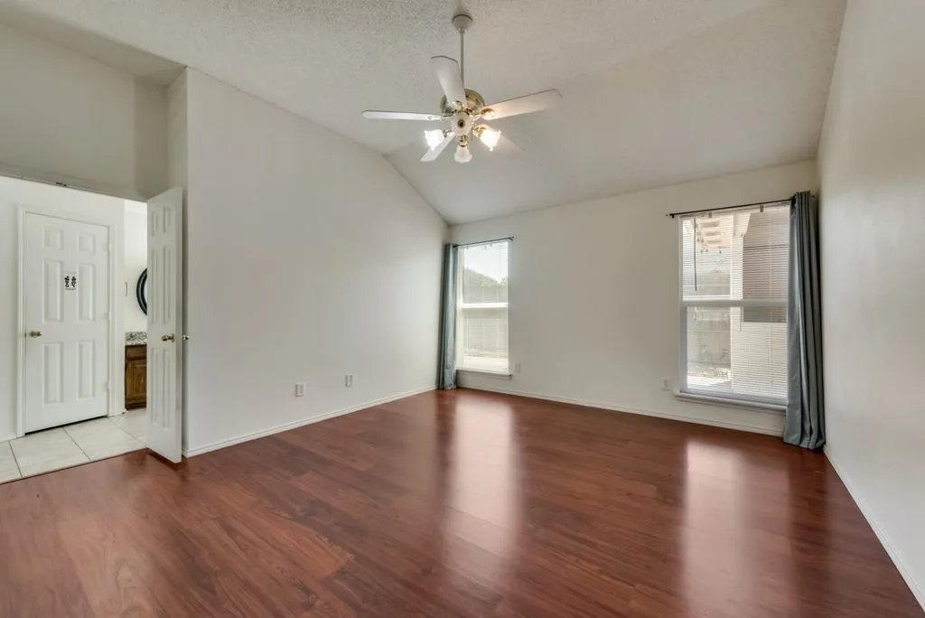 Single Family Residence For Rent in Tarrant County , 325 Crestview Drive, Arlington, Texas 76018, 4 Bedroom, 2 Bathroom, 2 Garage spaces, 2,201 Sqft, built in 1995, mls#21407762, Real Estate Agent in Arlington, Homes For Rent in Tarrant county, Homes For Rent in Arlington, Realtor in Arlington Texas, Real Estate Brokerage Independent Realty Texas, Luminita Cordes Realtor