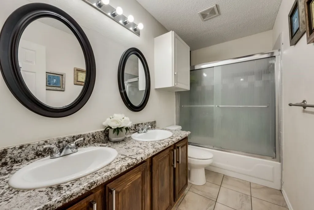 Single Family Residence For Rent in Tarrant County , 325 Crestview Drive, Arlington, Texas 76018, 4 Bedroom, 2 Bathroom, 2 Garage spaces, 2,201 Sqft, built in 1995, mls#21407762, Real Estate Agent in Arlington, Homes For Rent in Tarrant county, Homes For Rent in Arlington, Realtor in Arlington Texas, Real Estate Brokerage Independent Realty Texas, Luminita Cordes Realtor