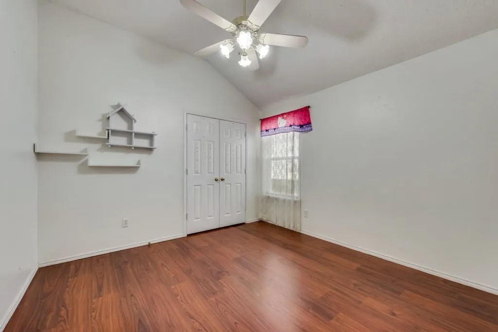 Single Family Residence For Rent in Tarrant County , 325 Crestview Drive, Arlington, Texas 76018, 4 Bedroom, 2 Bathroom, 2 Garage spaces, 2,201 Sqft, built in 1995, mls#21407762, Real Estate Agent in Arlington, Homes For Rent in Tarrant county, Homes For Rent in Arlington, Realtor in Arlington Texas, Real Estate Brokerage Independent Realty Texas, Luminita Cordes Realtor