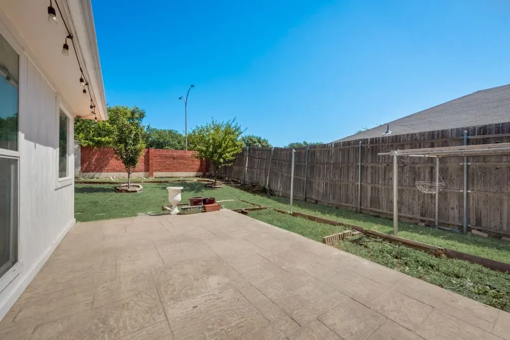 Single Family Residence For Rent in Tarrant County , 325 Crestview Drive, Arlington, Texas 76018, 4 Bedroom, 2 Bathroom, 2 Garage spaces, 2,201 Sqft, built in 1995, mls#21407762, Real Estate Agent in Arlington, Homes For Rent in Tarrant county, Homes For Rent in Arlington, Realtor in Arlington Texas, Real Estate Brokerage Independent Realty Texas, Luminita Cordes Realtor