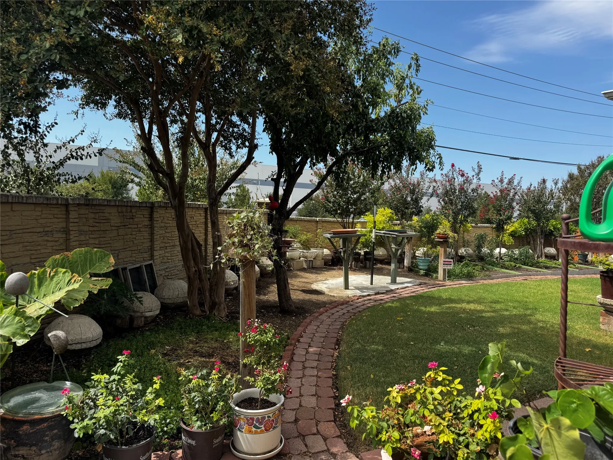 Single Family Residence For Sale in Tarrant County , 2720 Gray Rock Drive, Fort Worth, Texas 76131, 3 Bedroom, 2 Bathroom, 2 Garage spaces, 2,035 Sqft, built in 2003, mls#21374232, Real Estate Agent in Fort Worth, Homes For Sale in Tarrant county, Homes For Sale in Fort Worth, Realtor in Fort Worth Texas, Real Estate Brokerage Independent Realty Texas, Luminita Cordes Realtor
