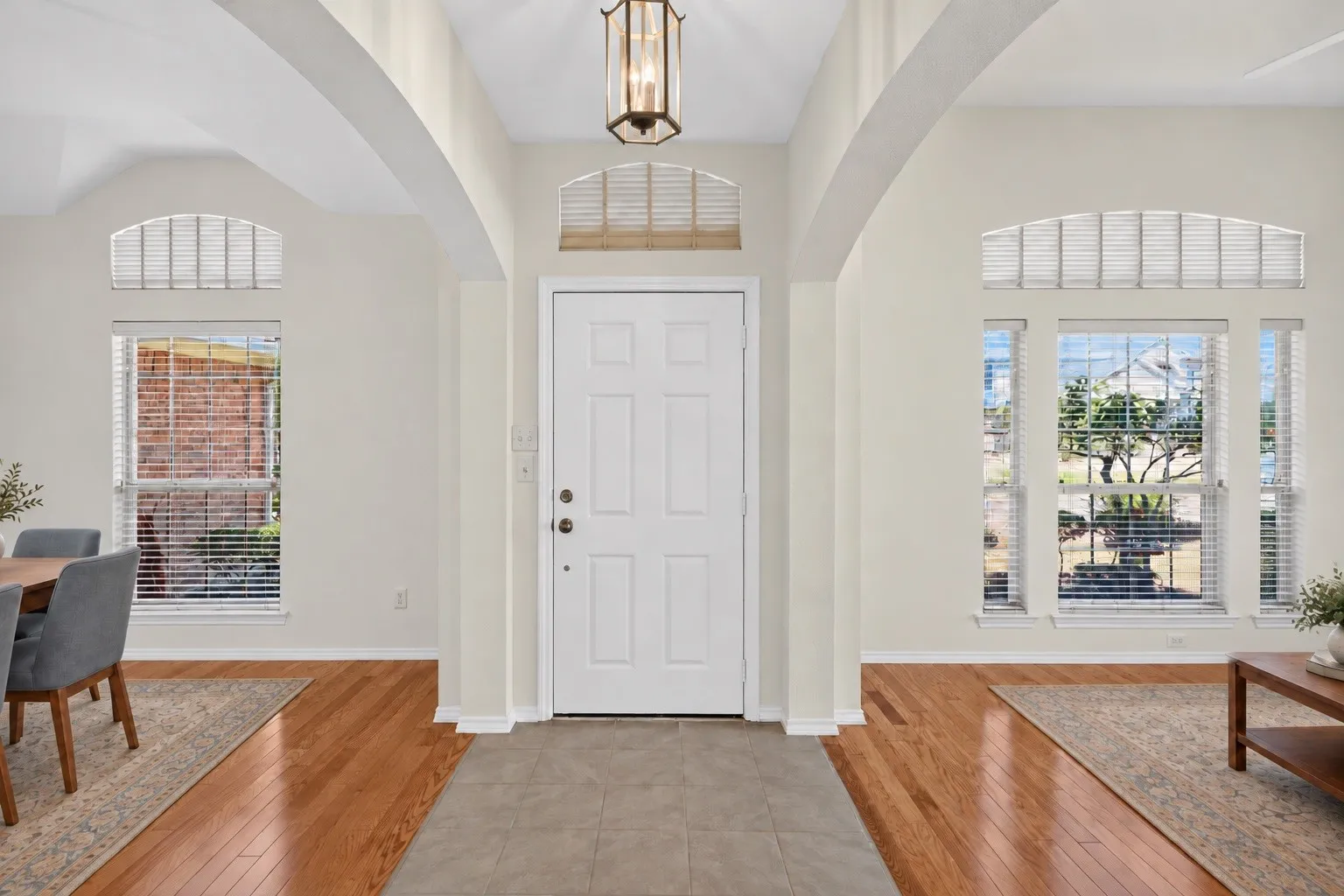 Single Family Residence For Sale in Tarrant County , 2720 Gray Rock Drive, Fort Worth, Texas 76131, 3 Bedroom, 2 Bathroom, 2 Garage spaces, 2,035 Sqft, built in 2003, mls#21374232, Real Estate Agent in Fort Worth, Homes For Sale in Tarrant county, Homes For Sale in Fort Worth, Realtor in Fort Worth Texas, Real Estate Brokerage Independent Realty Texas, Luminita Cordes Realtor