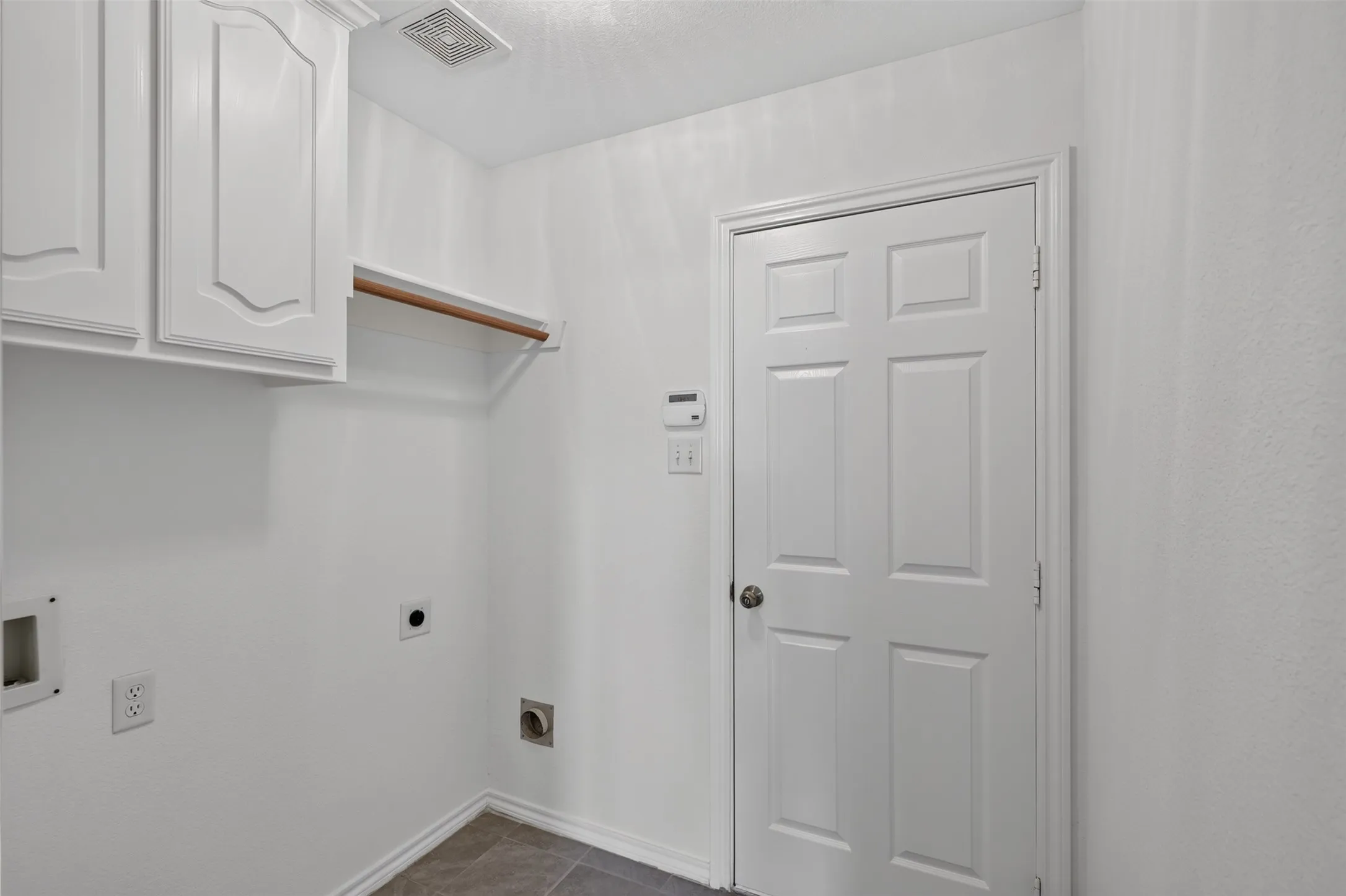 Single Family Residence For Sale in Tarrant County , 2720 Gray Rock Drive, Fort Worth, Texas 76131, 3 Bedroom, 2 Bathroom, 2 Garage spaces, 2,035 Sqft, built in 2003, mls#21374232, Real Estate Agent in Fort Worth, Homes For Sale in Tarrant county, Homes For Sale in Fort Worth, Realtor in Fort Worth Texas, Real Estate Brokerage Independent Realty Texas, Luminita Cordes Realtor