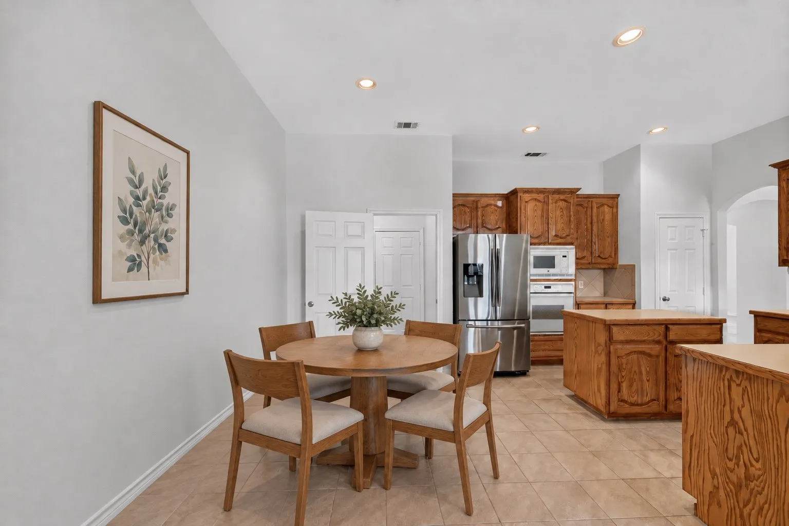 Single Family Residence For Sale in Tarrant County , 2720 Gray Rock Drive, Fort Worth, Texas 76131, 3 Bedroom, 2 Bathroom, 2 Garage spaces, 2,035 Sqft, built in 2003, mls#21374232, Real Estate Agent in Fort Worth, Homes For Sale in Tarrant county, Homes For Sale in Fort Worth, Realtor in Fort Worth Texas, Real Estate Brokerage Independent Realty Texas, Luminita Cordes Realtor