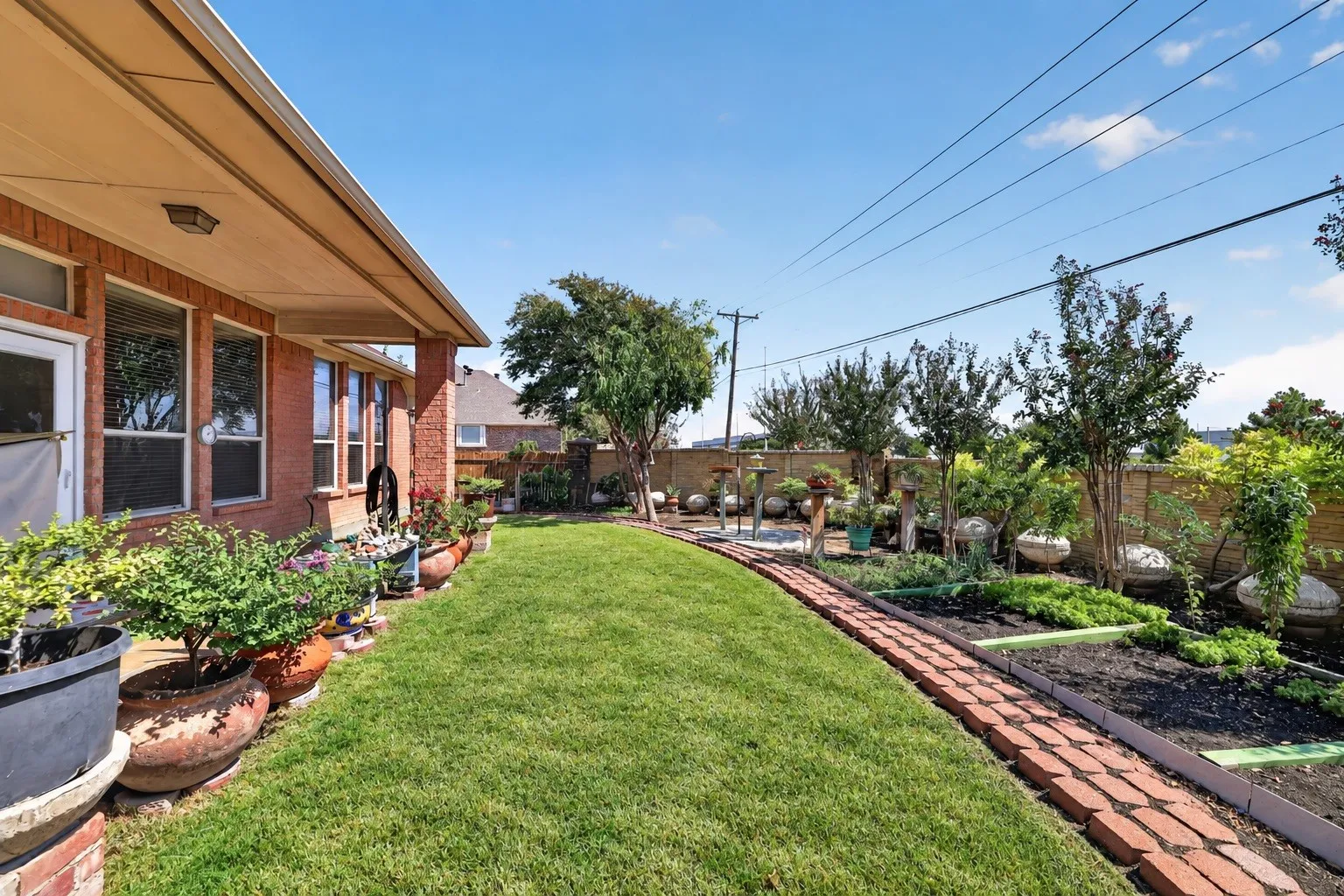 Single Family Residence For Sale in Tarrant County , 2720 Gray Rock Drive, Fort Worth, Texas 76131, 3 Bedroom, 2 Bathroom, 2 Garage spaces, 2,035 Sqft, built in 2003, mls#21374232, Real Estate Agent in Fort Worth, Homes For Sale in Tarrant county, Homes For Sale in Fort Worth, Realtor in Fort Worth Texas, Real Estate Brokerage Independent Realty Texas, Luminita Cordes Realtor
