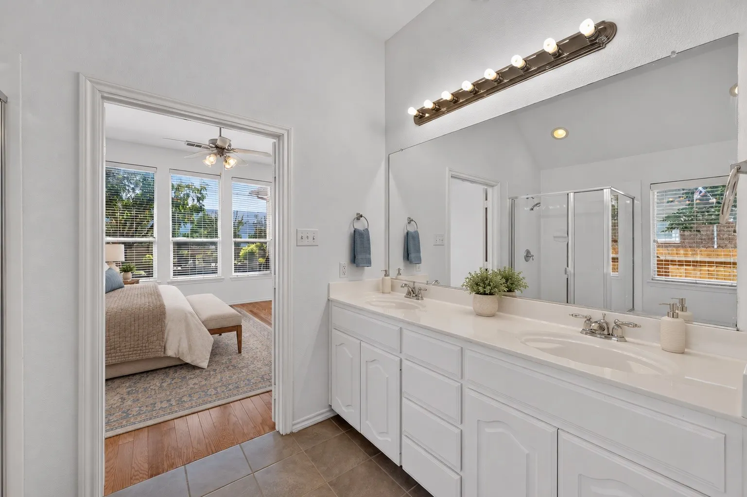 Single Family Residence For Sale in Tarrant County , 2720 Gray Rock Drive, Fort Worth, Texas 76131, 3 Bedroom, 2 Bathroom, 2 Garage spaces, 2,035 Sqft, built in 2003, mls#21374232, Real Estate Agent in Fort Worth, Homes For Sale in Tarrant county, Homes For Sale in Fort Worth, Realtor in Fort Worth Texas, Real Estate Brokerage Independent Realty Texas, Luminita Cordes Realtor