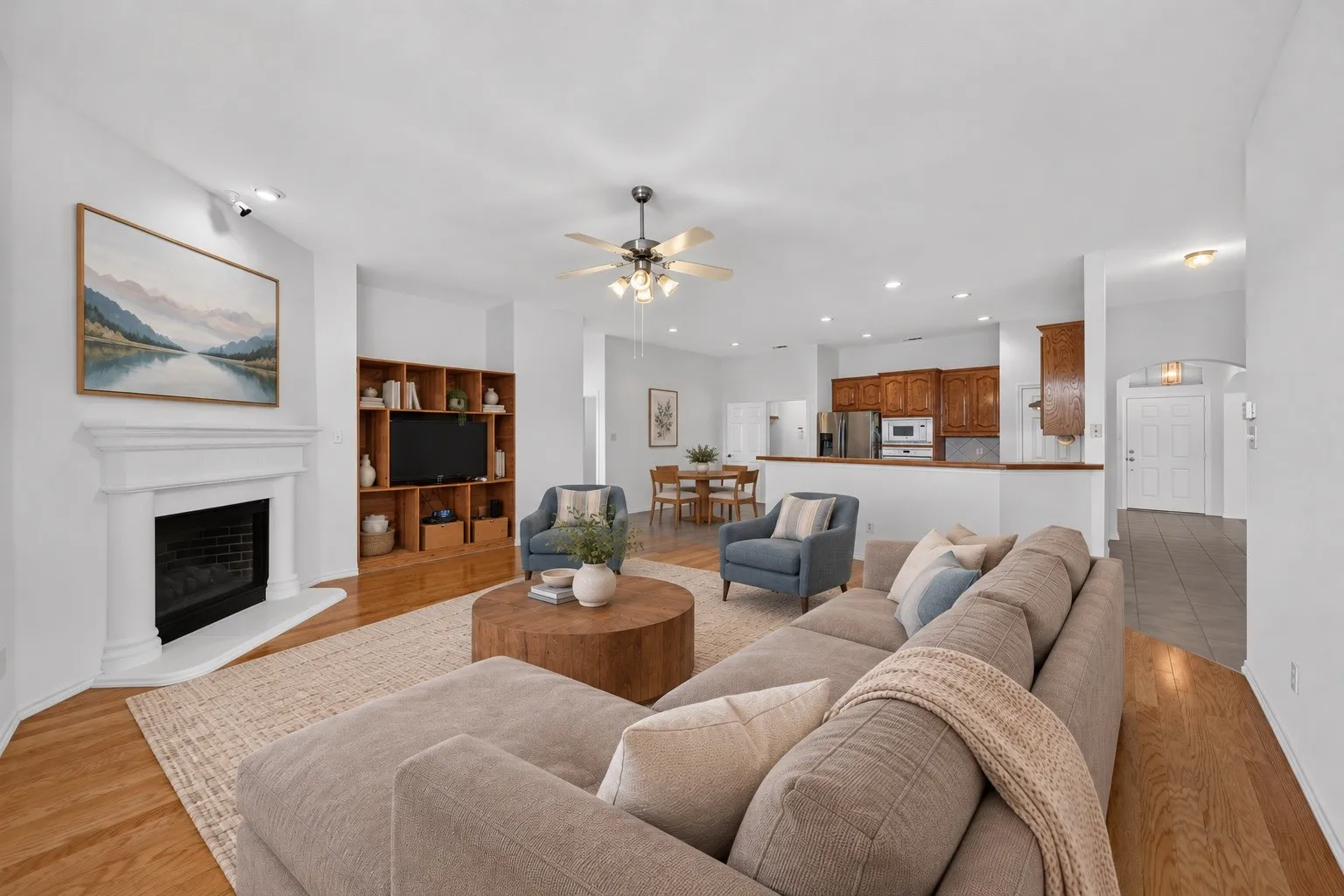 Single Family Residence For Sale in Tarrant County , 2720 Gray Rock Drive, Fort Worth, Texas 76131, 3 Bedroom, 2 Bathroom, 2 Garage spaces, 2,035 Sqft, built in 2003, mls#21374232, Real Estate Agent in Fort Worth, Homes For Sale in Tarrant county, Homes For Sale in Fort Worth, Realtor in Fort Worth Texas, Real Estate Brokerage Independent Realty Texas, Luminita Cordes Realtor