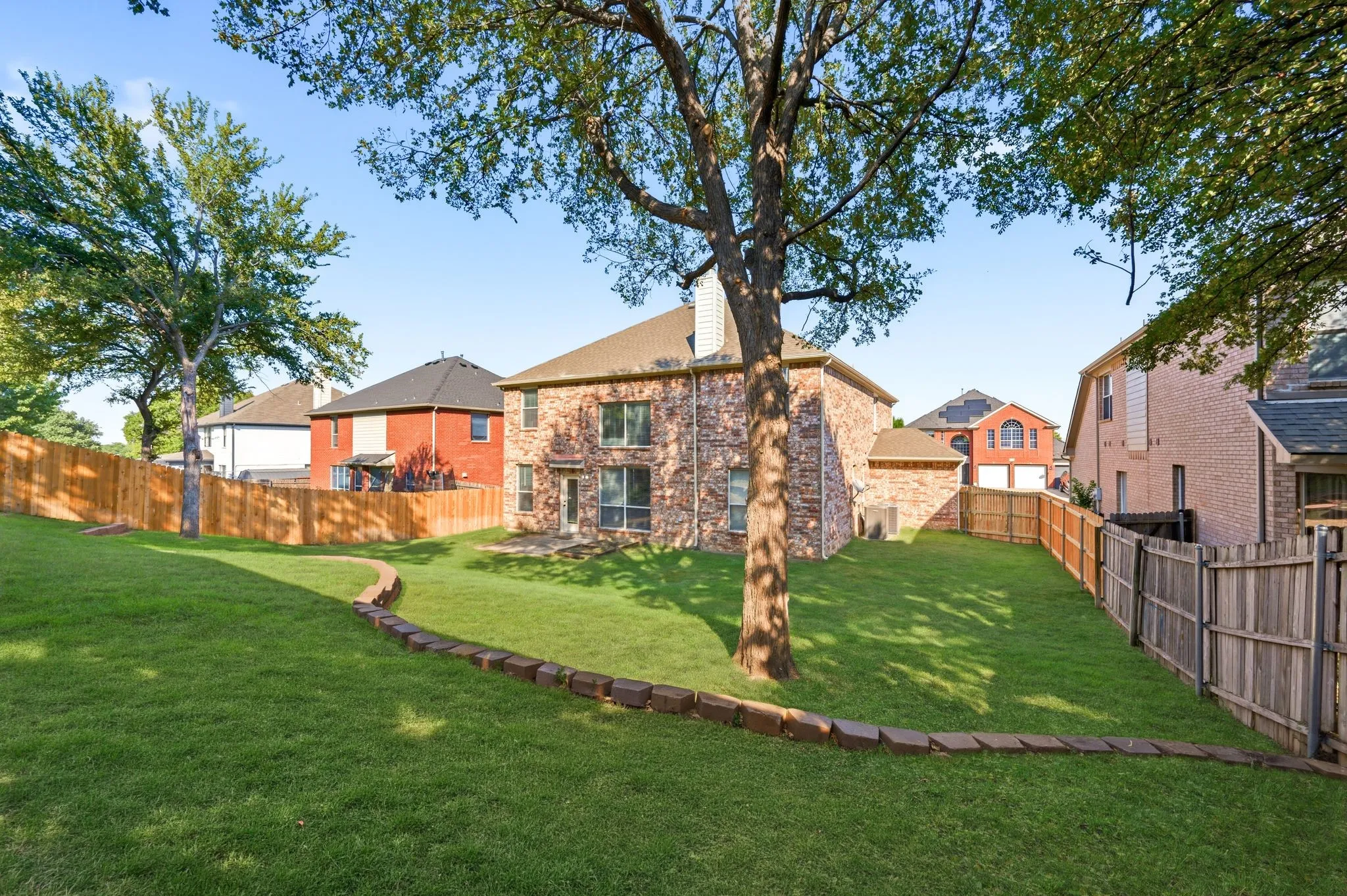 Single Family Residence For Sale in Tarrant County , 7833 Harvest Hill Road, North Richland Hills, Texas 76182, 5 Bedroom, 3 Bathroom, 3 Garage spaces, 2,872 Sqft, built in 2003, mls#21405847, Real Estate Agent in North Richland Hills, Homes For Sale in Tarrant county, Homes For Sale in North Richland Hills, Realtor in North Richland Hills Texas, Real Estate Brokerage Independent Realty Texas, Luminita Cordes Realtor