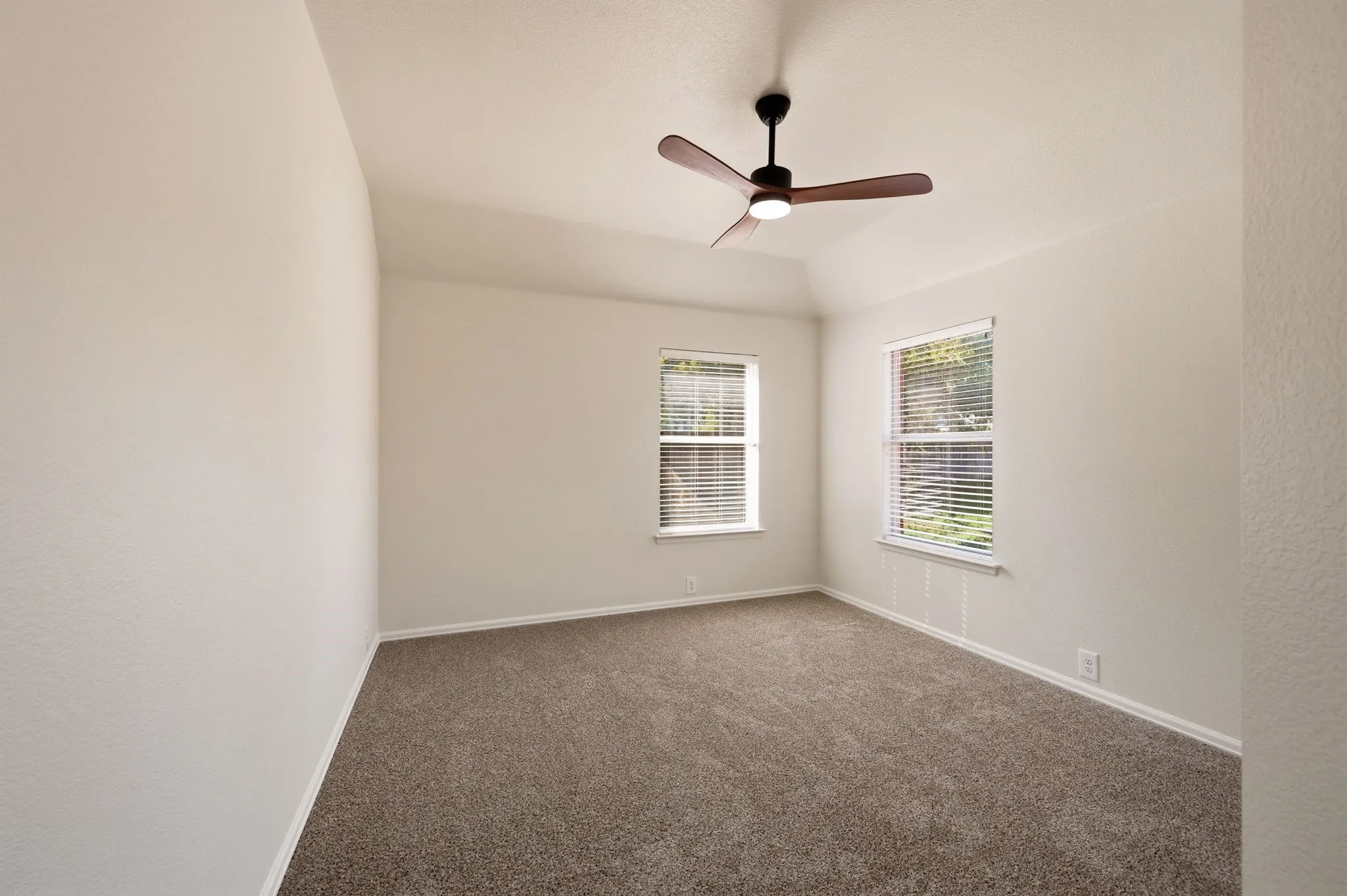 Single Family Residence For Sale in Tarrant County , 7833 Harvest Hill Road, North Richland Hills, Texas 76182, 5 Bedroom, 3 Bathroom, 3 Garage spaces, 2,872 Sqft, built in 2003, mls#21405847, Real Estate Agent in North Richland Hills, Homes For Sale in Tarrant county, Homes For Sale in North Richland Hills, Realtor in North Richland Hills Texas, Real Estate Brokerage Independent Realty Texas, Luminita Cordes Realtor