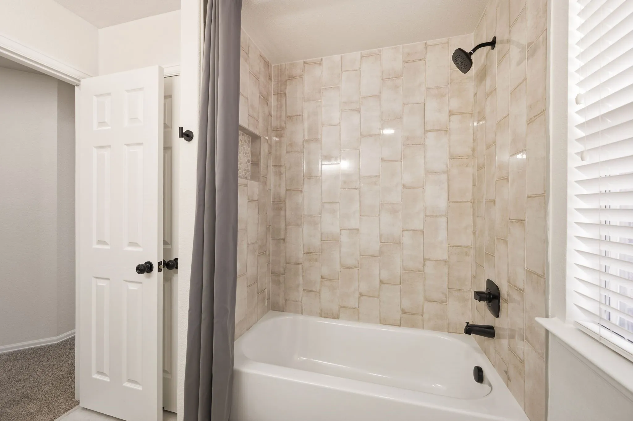 Single Family Residence For Sale in Tarrant County , 7833 Harvest Hill Road, North Richland Hills, Texas 76182, 5 Bedroom, 3 Bathroom, 3 Garage spaces, 2,872 Sqft, built in 2003, mls#21405847, Real Estate Agent in North Richland Hills, Homes For Sale in Tarrant county, Homes For Sale in North Richland Hills, Realtor in North Richland Hills Texas, Real Estate Brokerage Independent Realty Texas, Luminita Cordes Realtor
