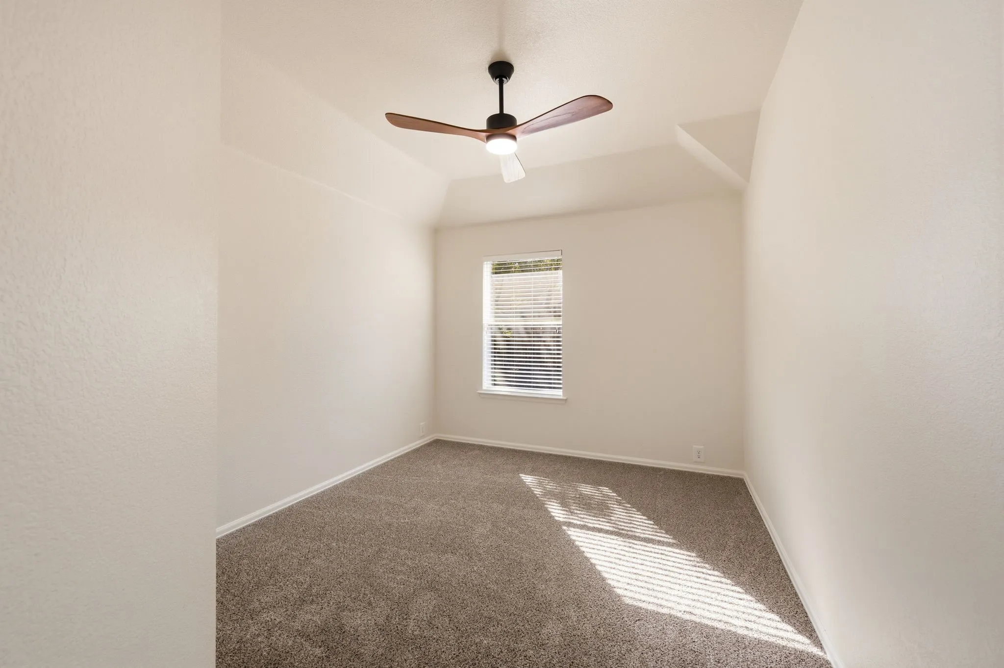 Single Family Residence For Sale in Tarrant County , 7833 Harvest Hill Road, North Richland Hills, Texas 76182, 5 Bedroom, 3 Bathroom, 3 Garage spaces, 2,872 Sqft, built in 2003, mls#21405847, Real Estate Agent in North Richland Hills, Homes For Sale in Tarrant county, Homes For Sale in North Richland Hills, Realtor in North Richland Hills Texas, Real Estate Brokerage Independent Realty Texas, Luminita Cordes Realtor
